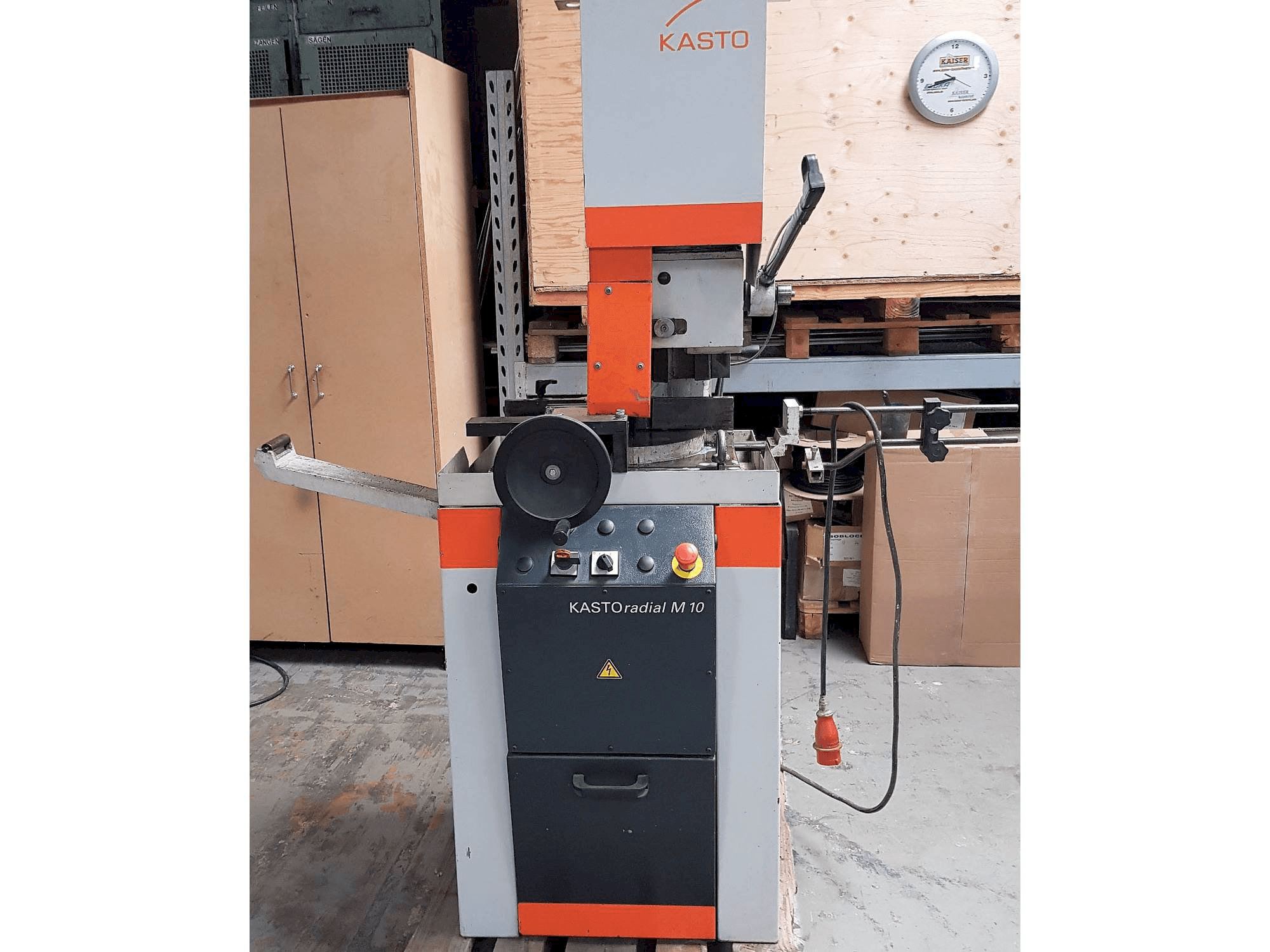 Prikaz stroja KASTO Radial M 10 sprijeda
