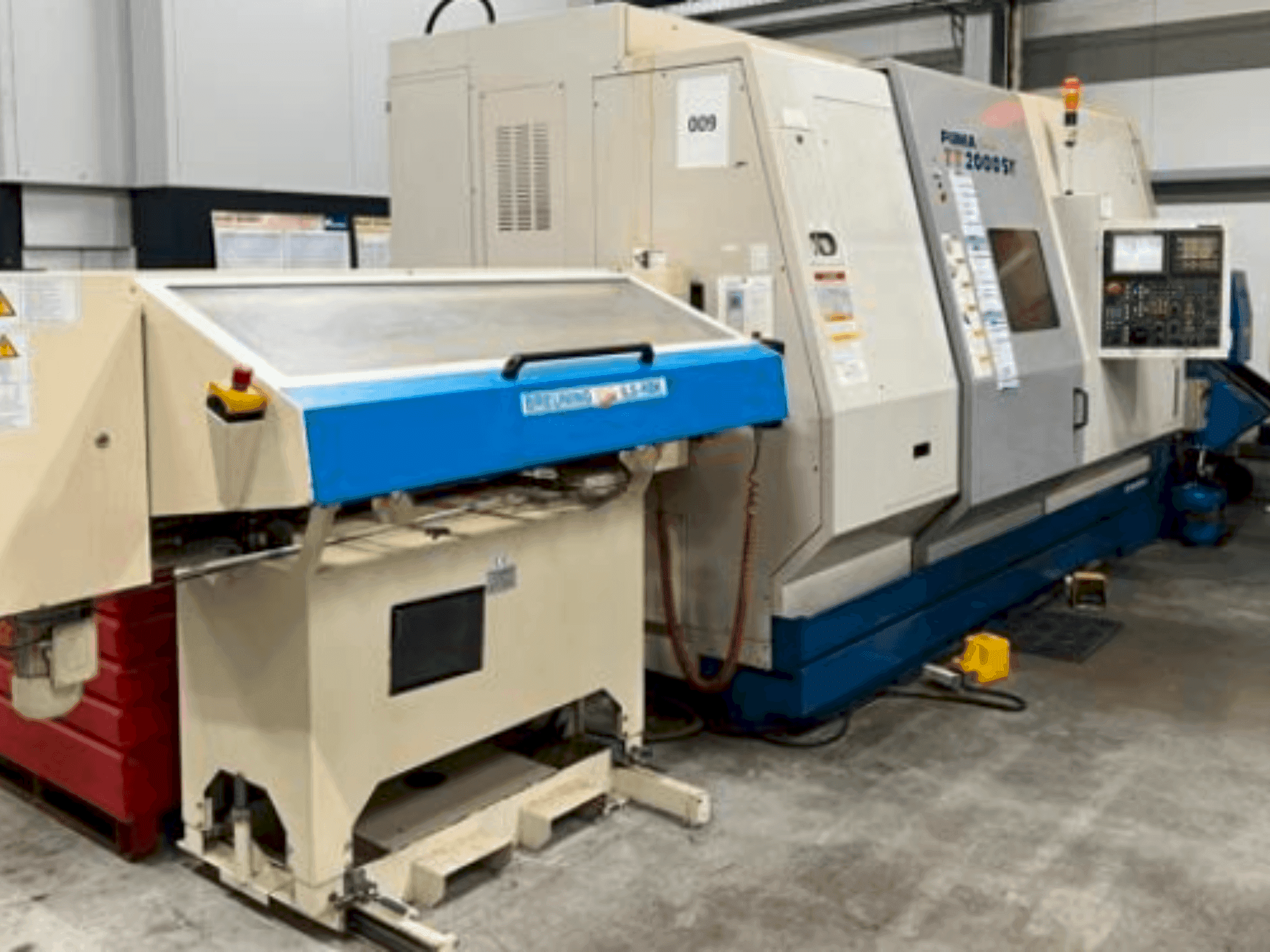 Prikaz stroja DAEWOO PUMA TT 2000 SY sprijeda