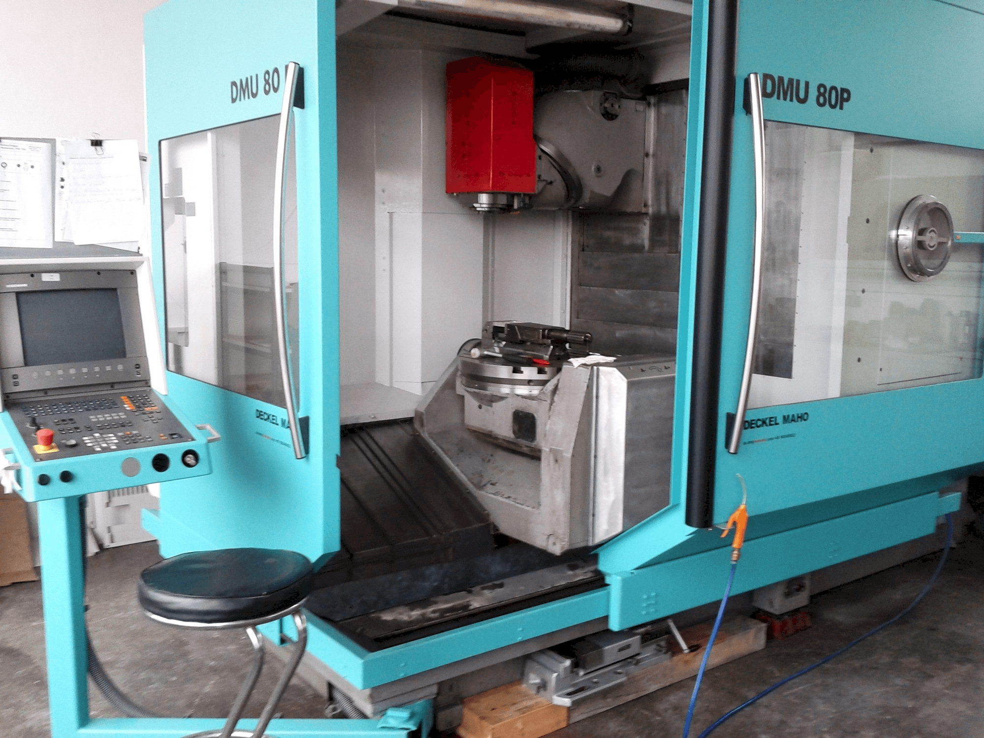 Prikaz stroja DECKEL MAHO DMU 80P sprijeda