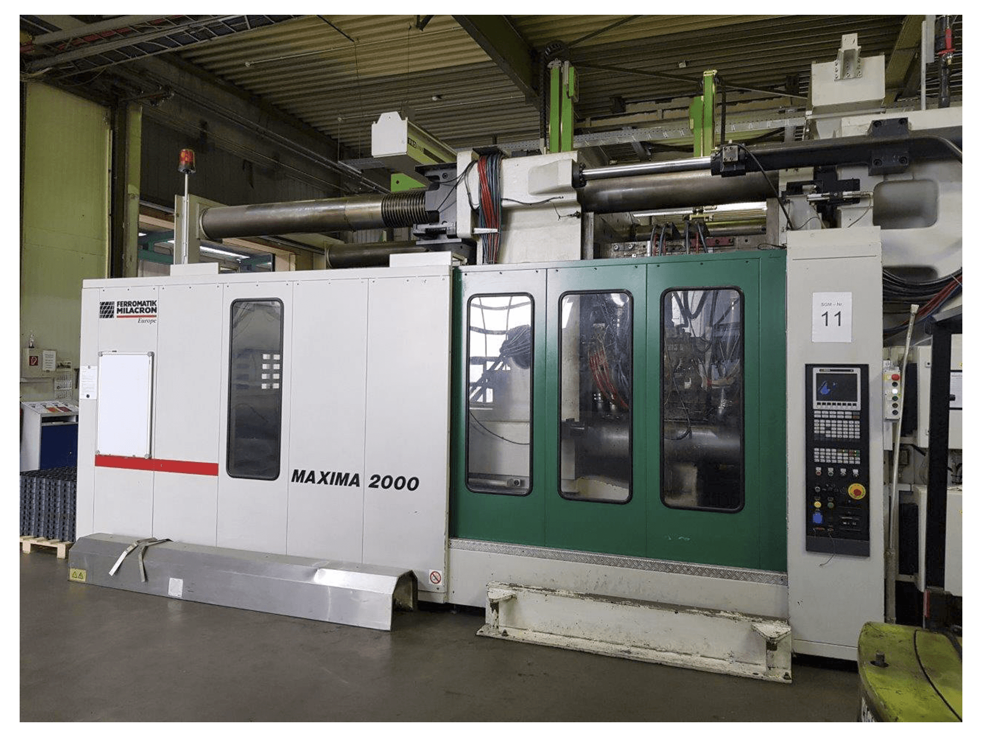 Prikaz 1 stroja FERROMATIK MILACRON MM 2000 zdesna