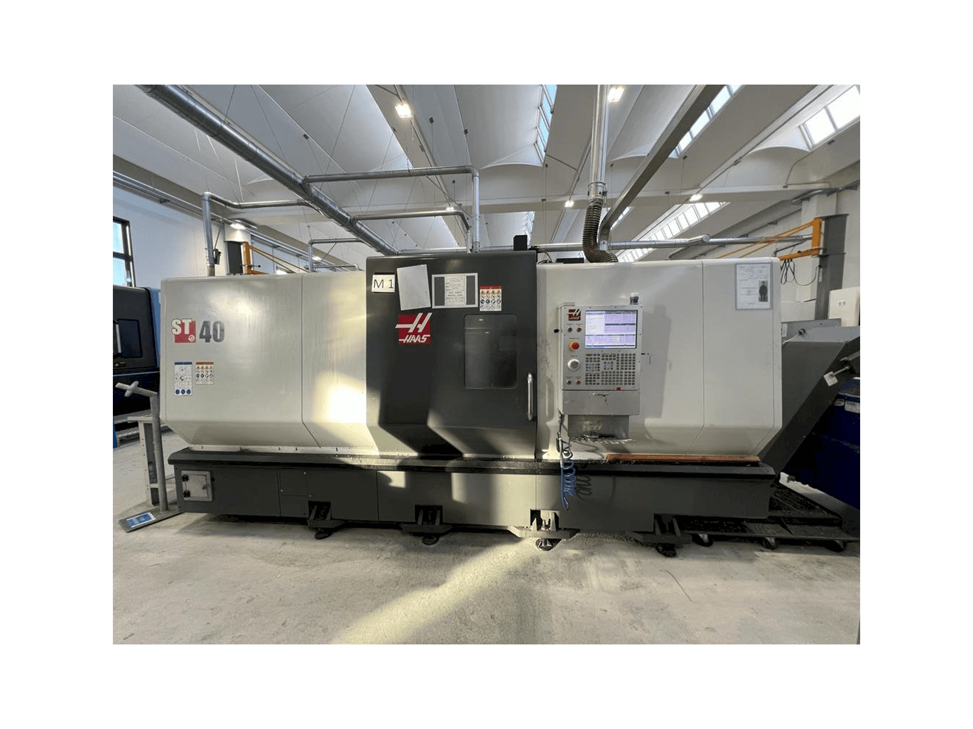 Prikaz stroja HAAS ST-40 sprijeda