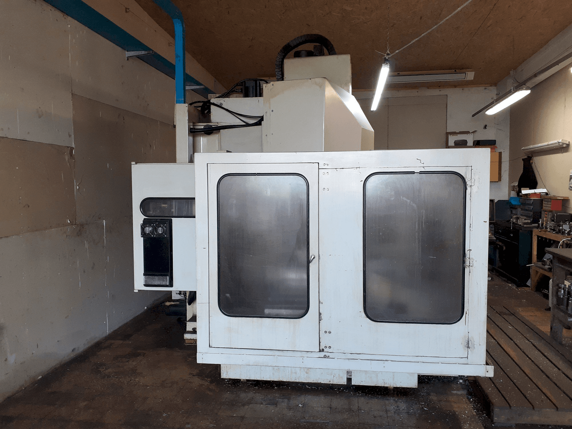 Prikaz stroja Hurco BMC 50-P sprijeda