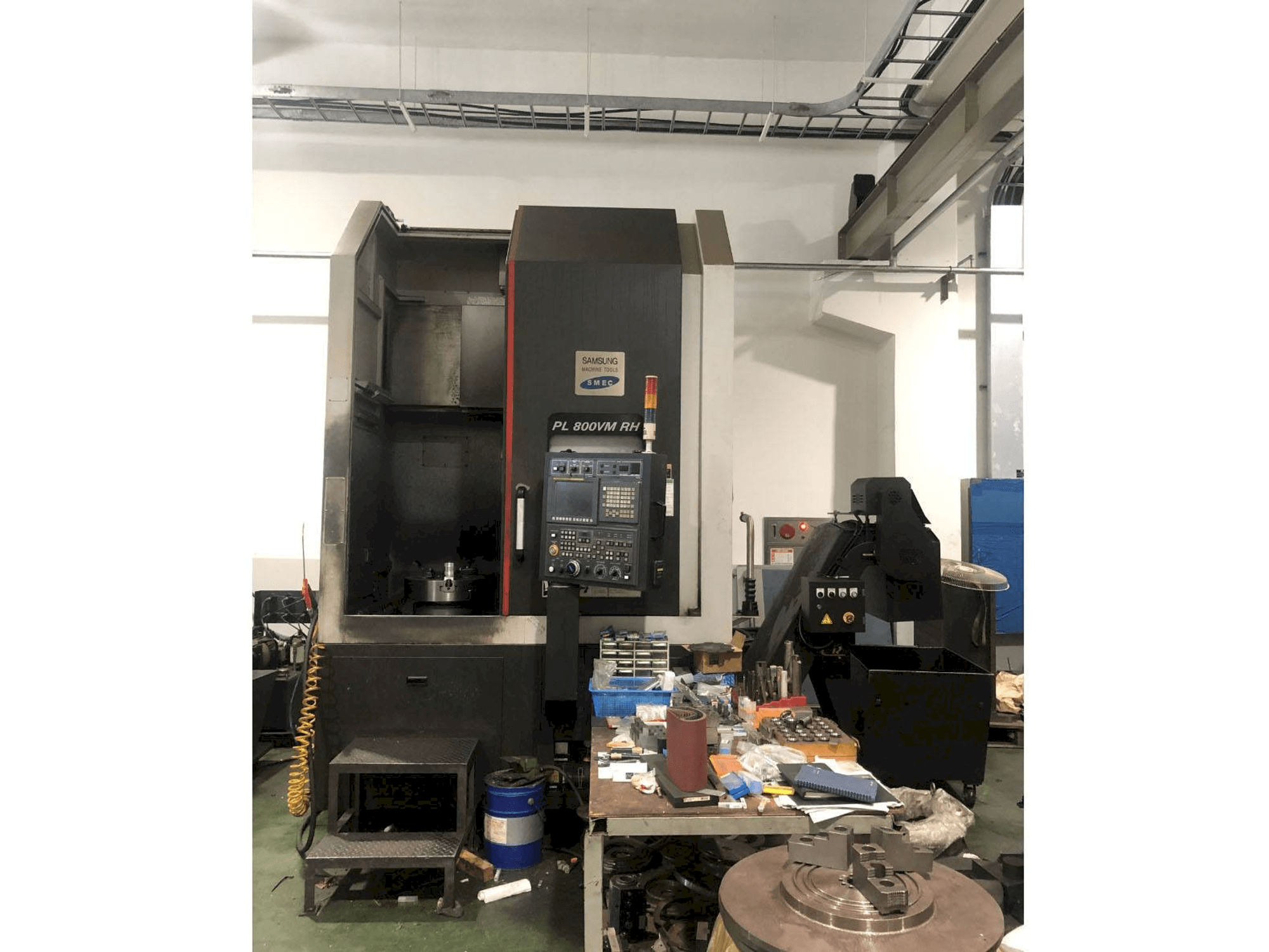 Prikaz stroja SMEC PL 800VM RH sprijeda