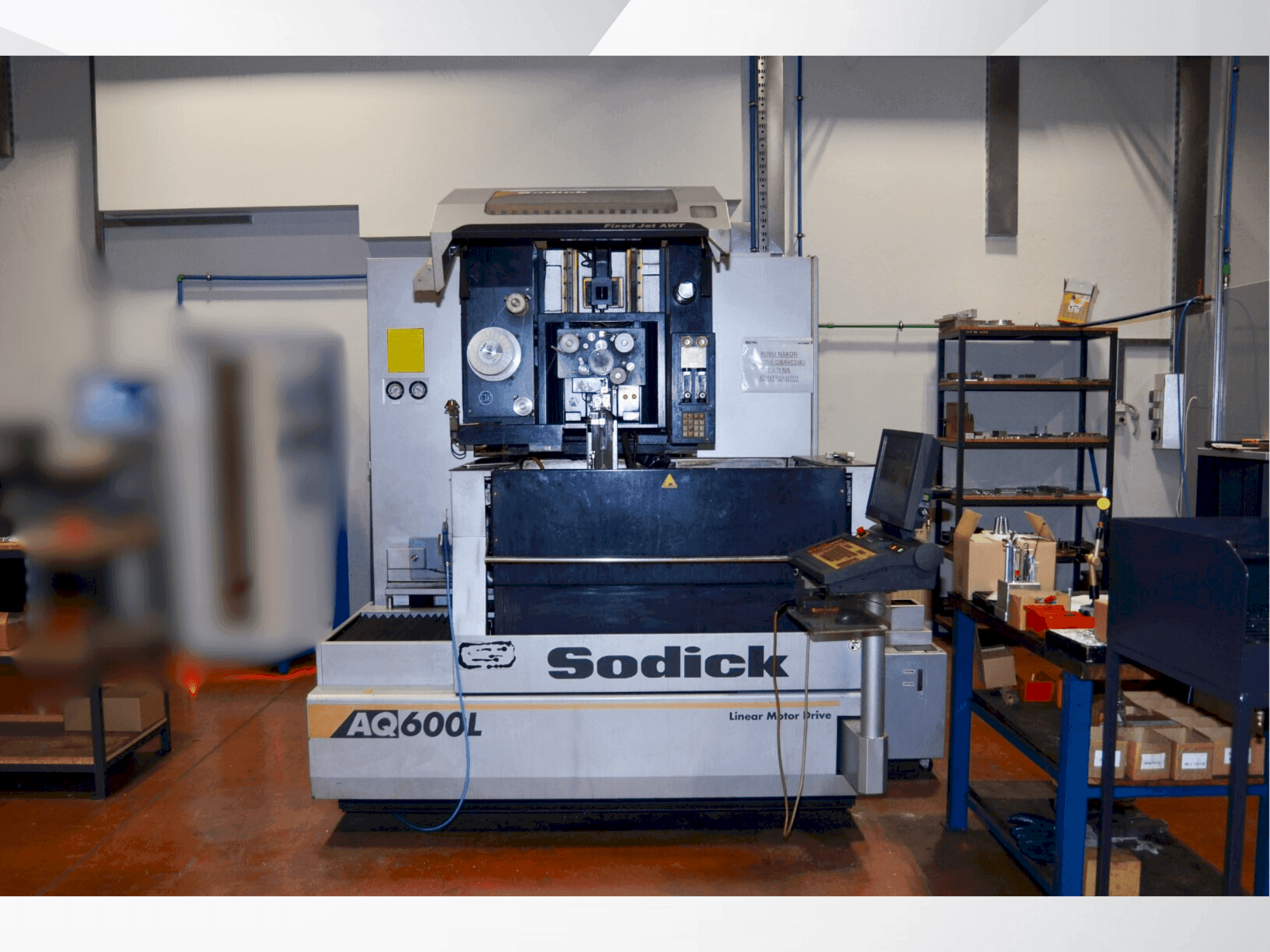 Prikaz stroja Sodick AQ 600L sprijeda