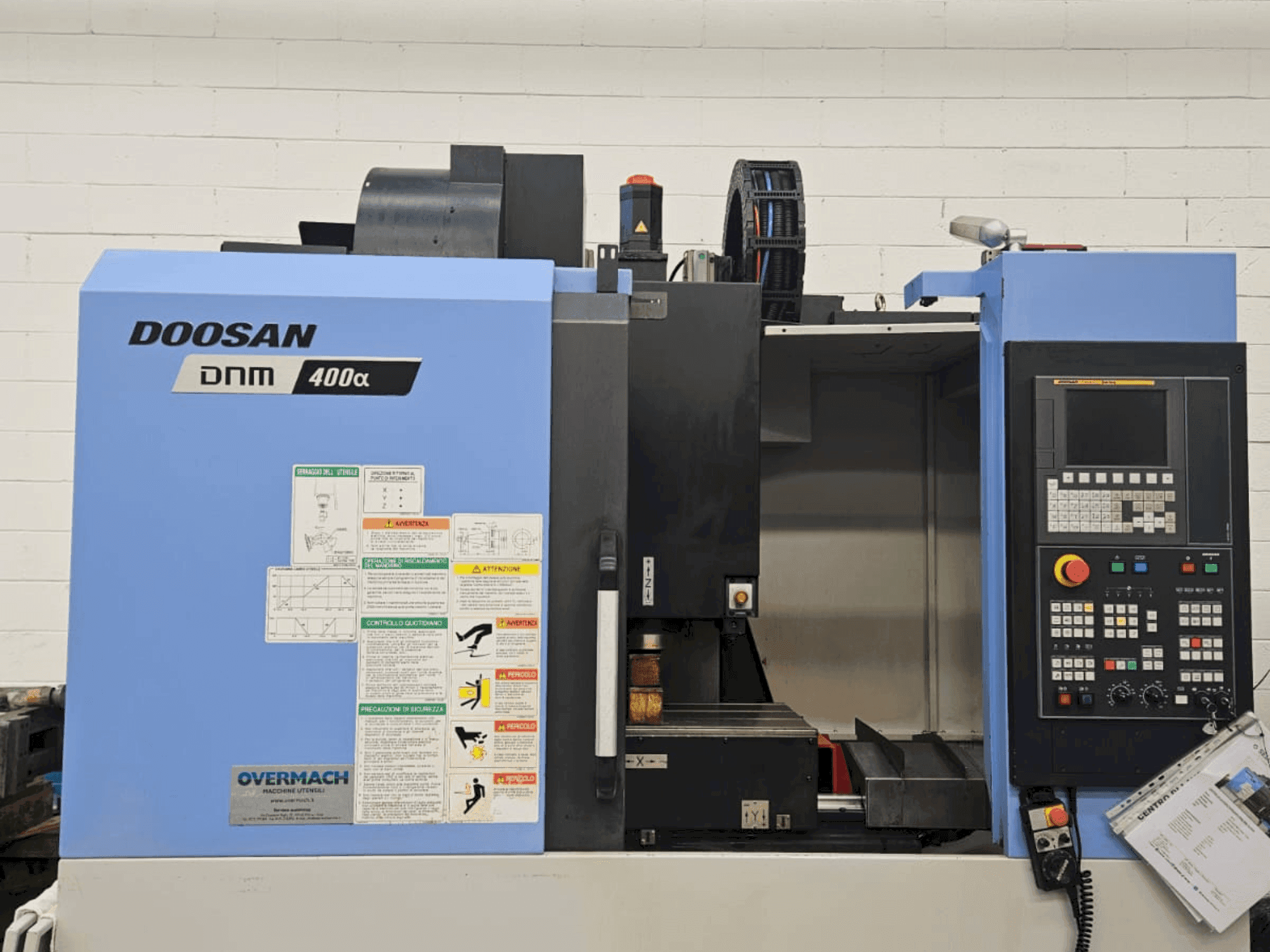 Prikaz stroja DOOSAN DNM 400 alpha sprijeda