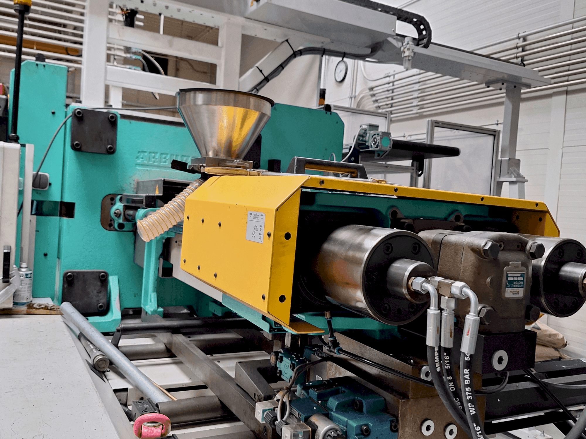 Prikaz stroja Arburg 630 S 2500-675 sprijeda