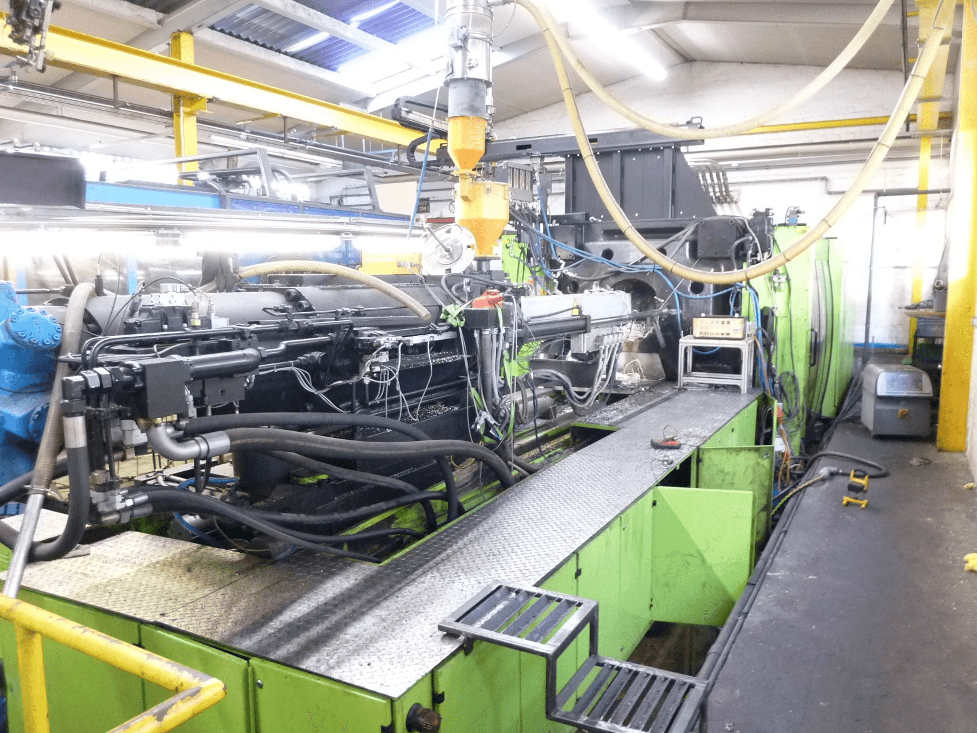 Prikaz lijeve strane stroja ENGEL ES 10000/1300 DK