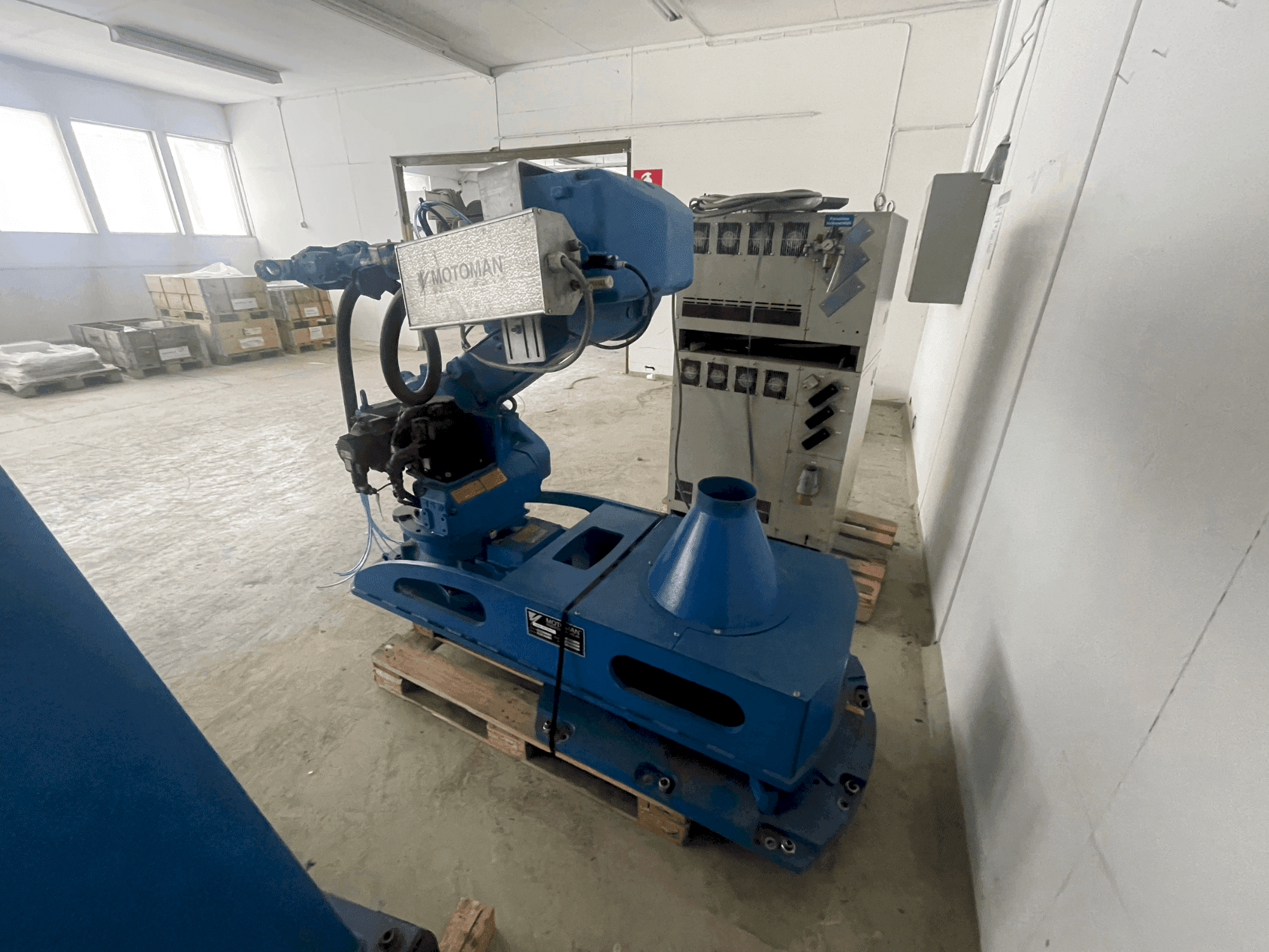 Prikaz stroja MOTOMAN VST 600 SX sprijeda