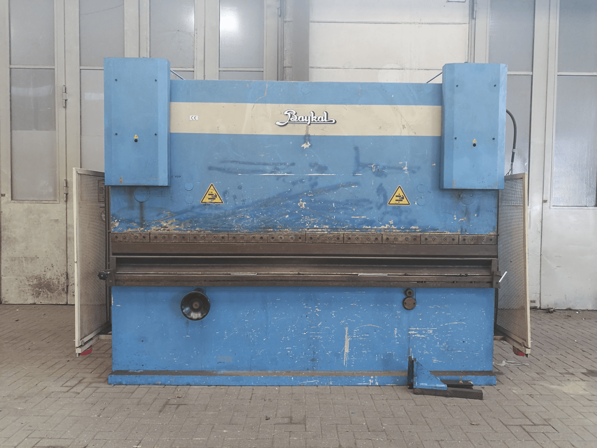 Prikaz stroja Baykal APH 3112x220 sprijeda