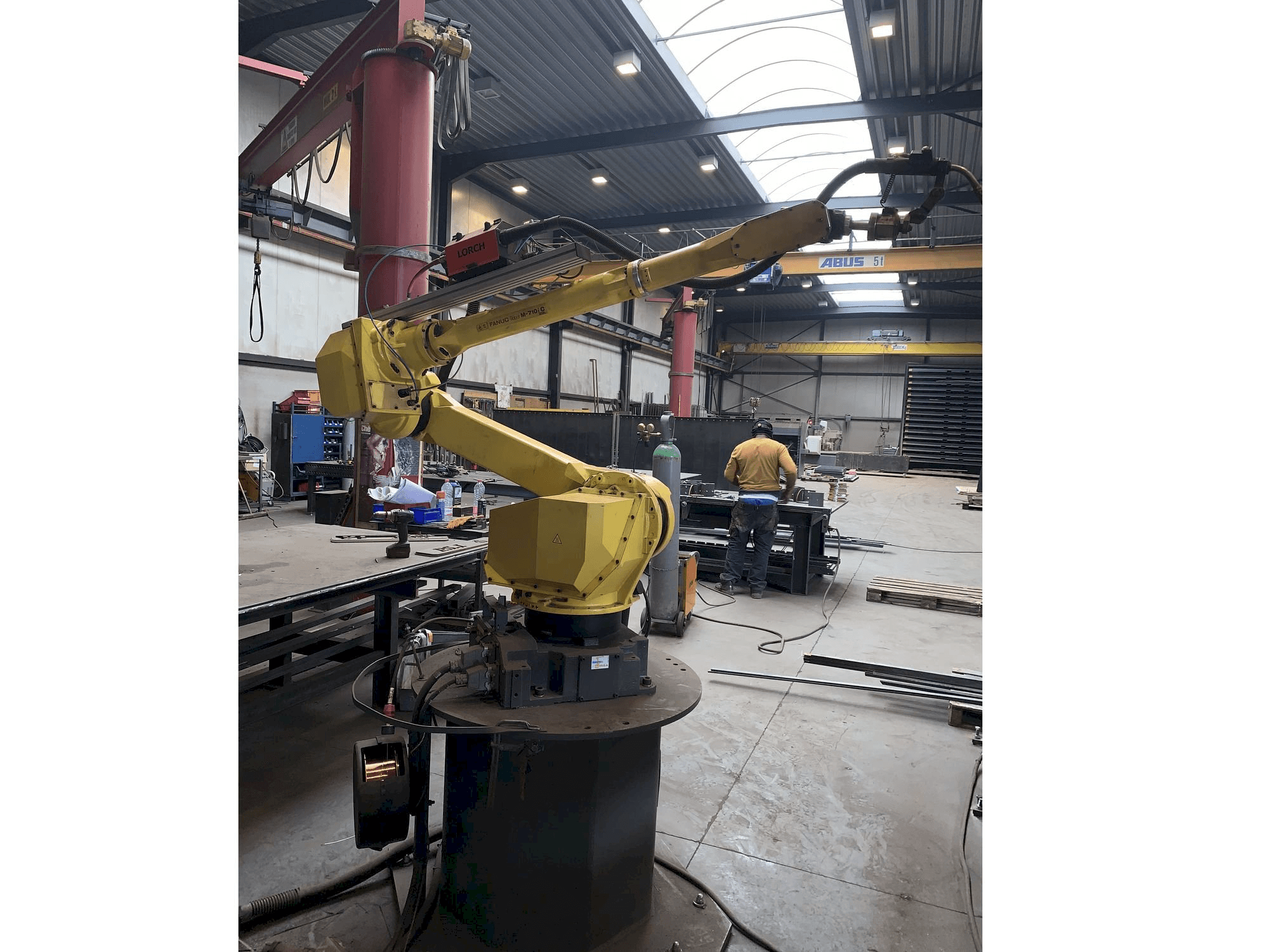 Prikaz stroja FANUC M-710 iC 20L sprijeda