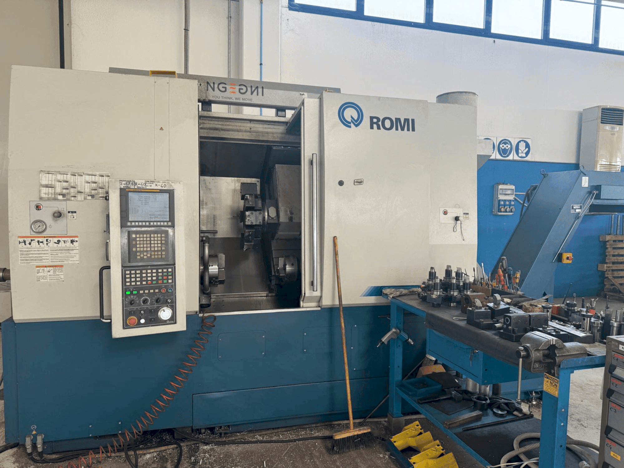 Prikaz stroja Romi GL 350B sprijeda