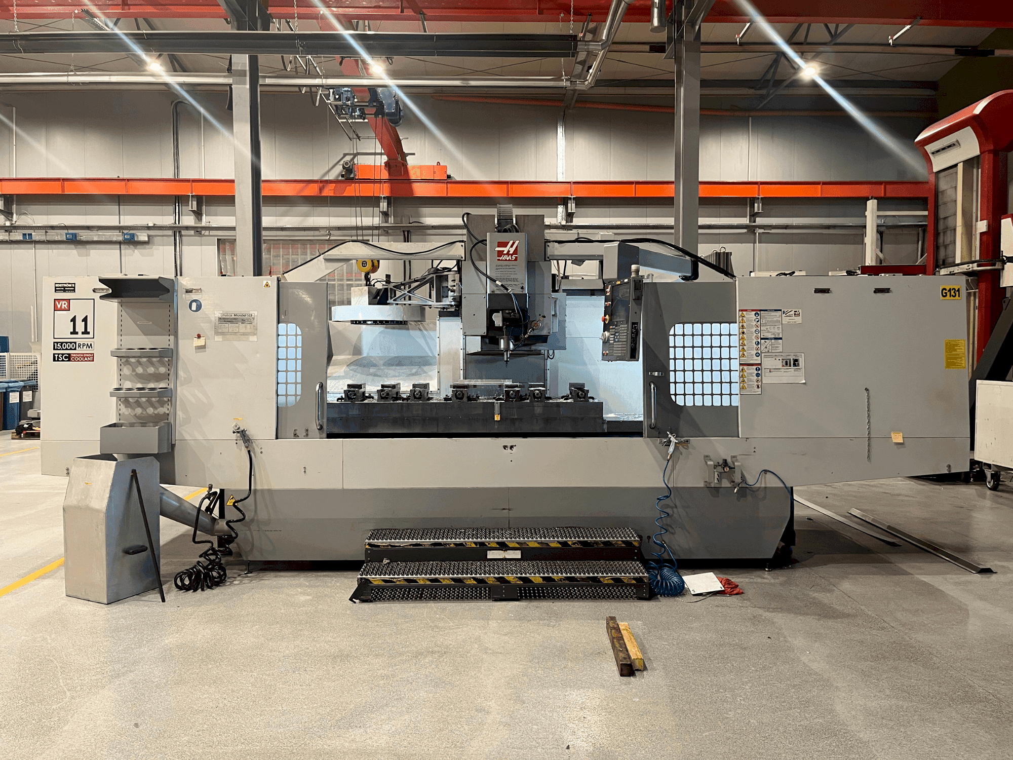 Prikaz stroja HAAS VR-11B sprijeda