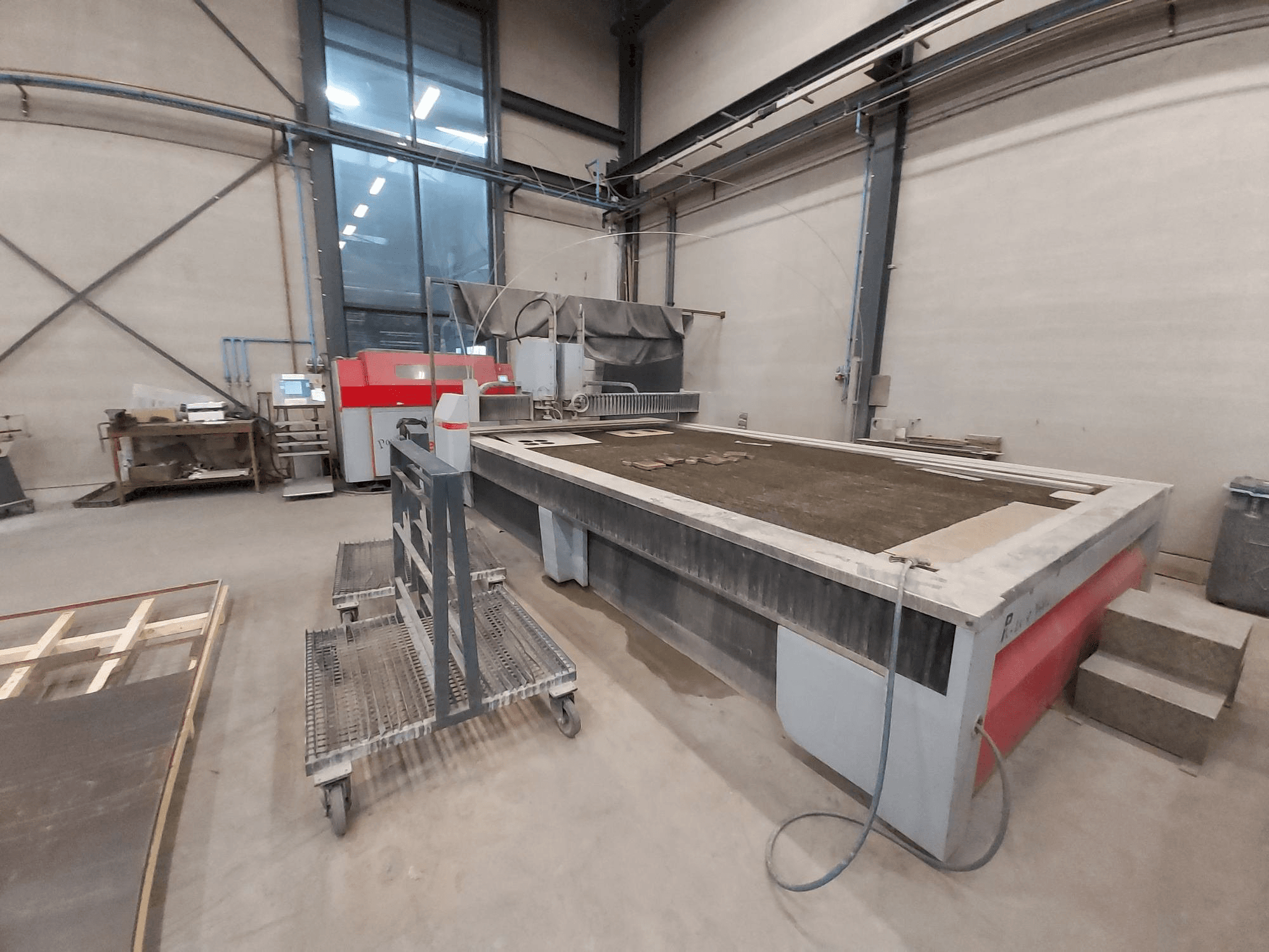Prikaz stroja Resato PJE-4-4000 waterjet sprijeda