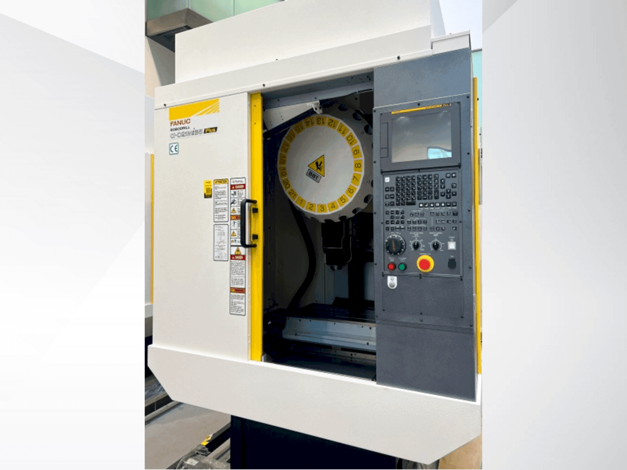 Prikaz stroja FANUC ROBODRILL α-D21MiB5P sprijeda