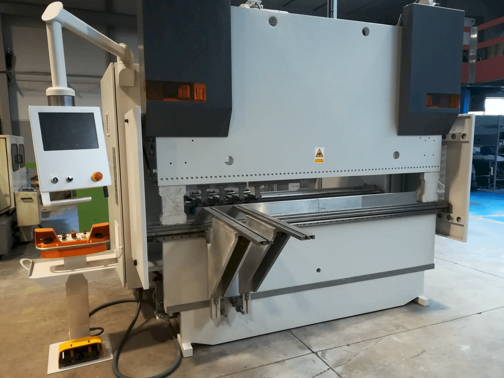 Prikaz stroja LVD LVD PPEB 80/25 CAD-CNC sprijeda