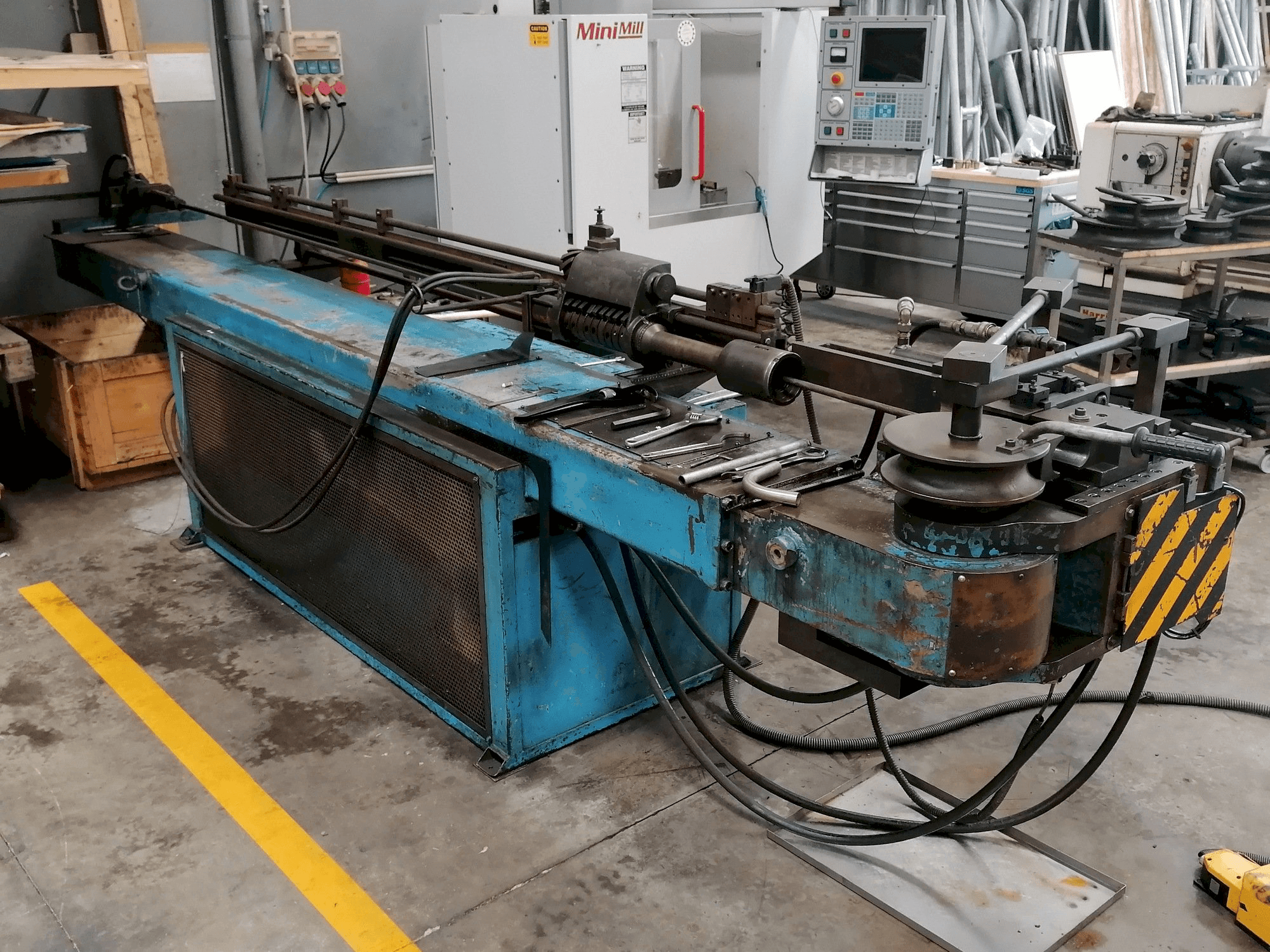 Prikaz stroja Amob CH69 sprijeda