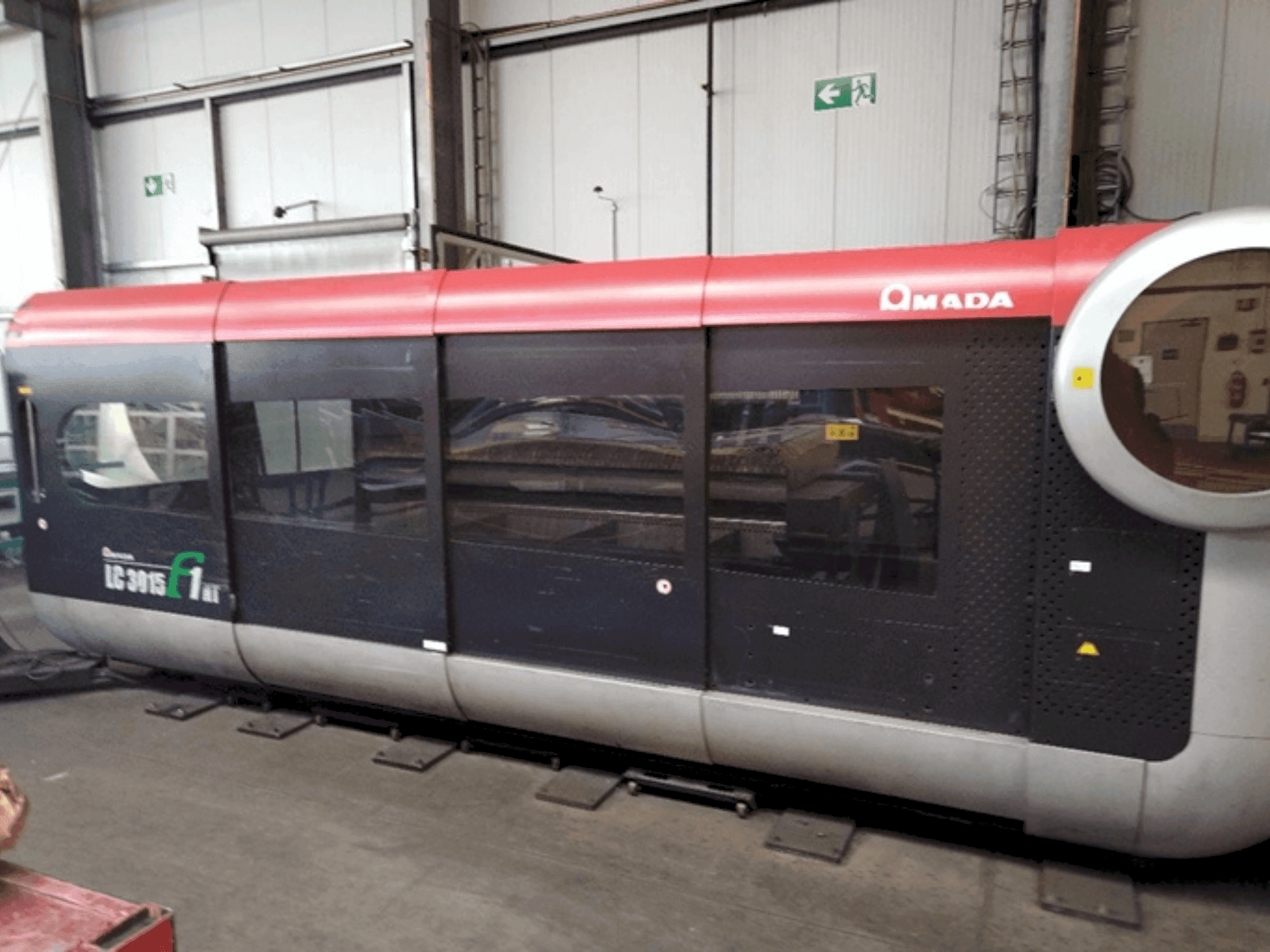 Prikaz stroja AMADA LC 3015 F1 NT sprijeda