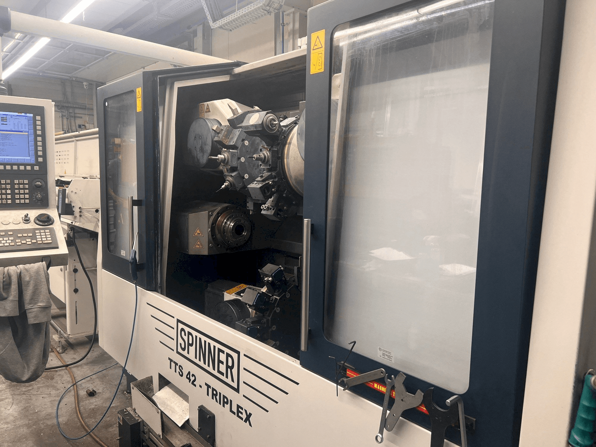 Prikaz stroja SPINNER TTS 42 sprijeda