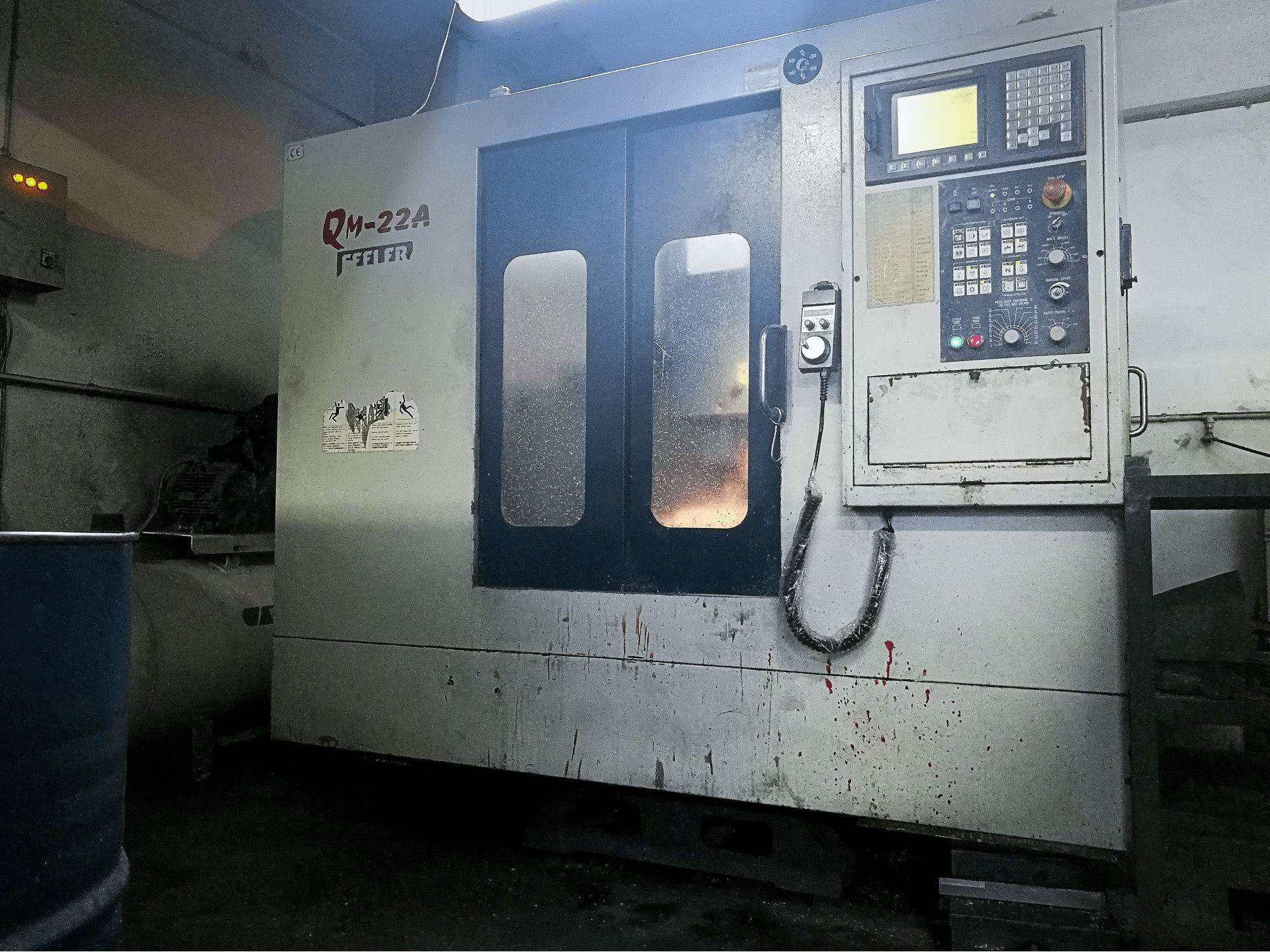 Prikaz stroja Feeler QM-22A sprijeda