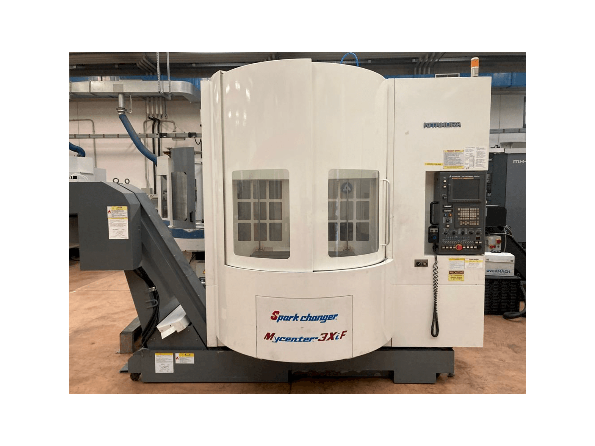 Prikaz stroja Kitamura Spark Mycenter 3XiF sprijeda