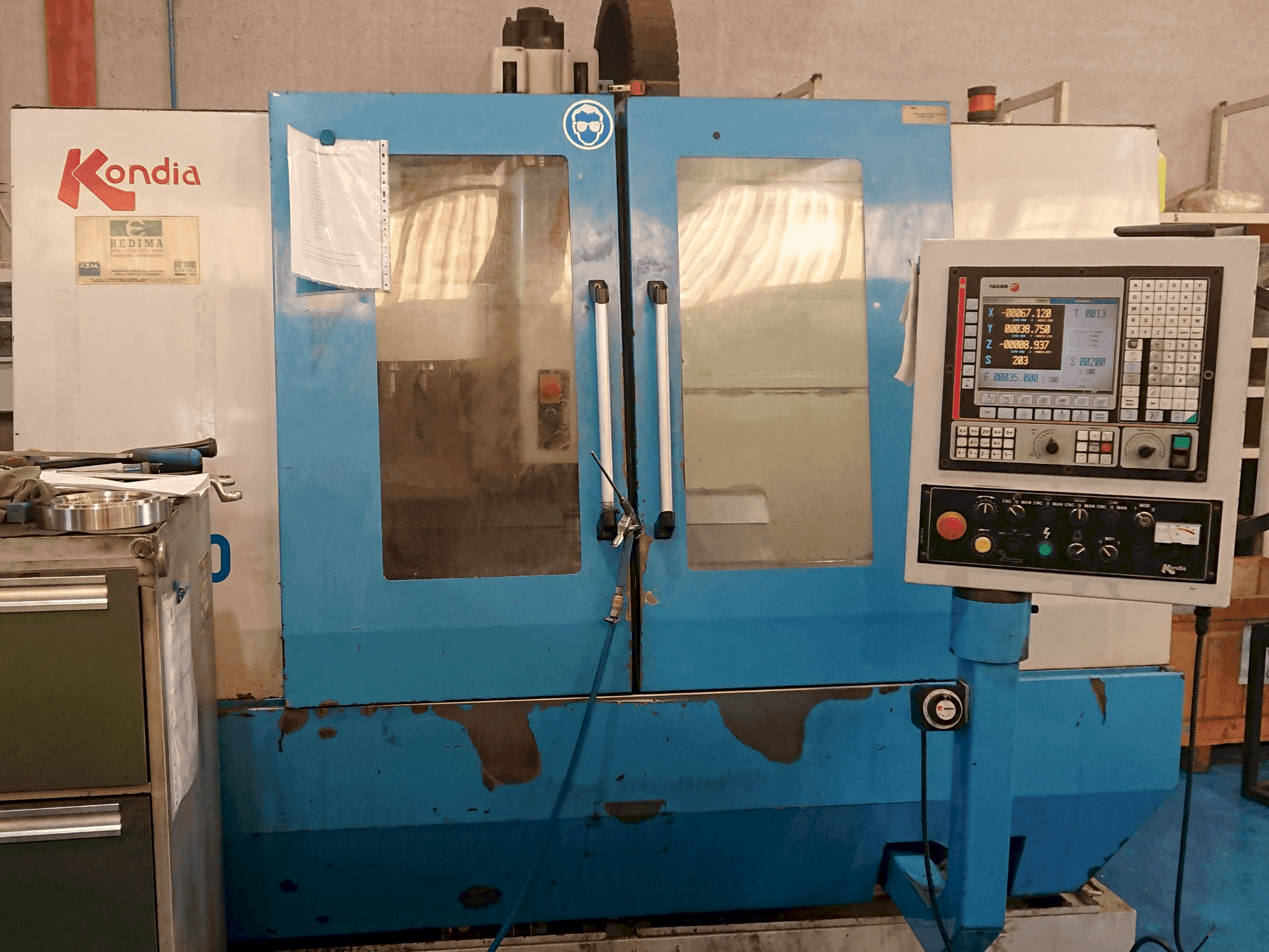 Prikaz stroja KONDIA B-1050 sprijeda