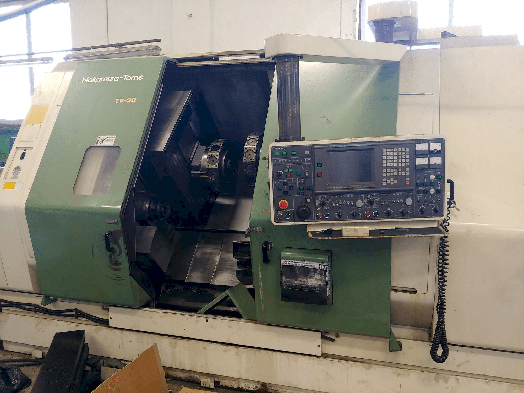 Prikaz stroja NAKAMURA-TOME TW-30 sprijeda