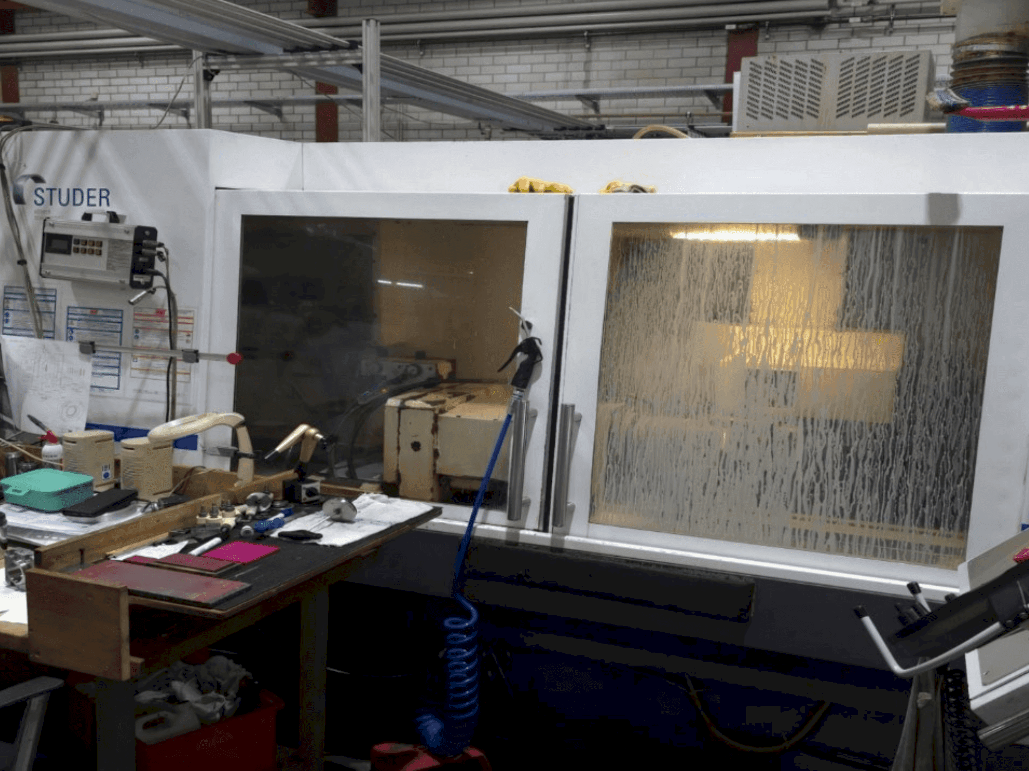 Prikaz stroja STUDER S31 sprijeda