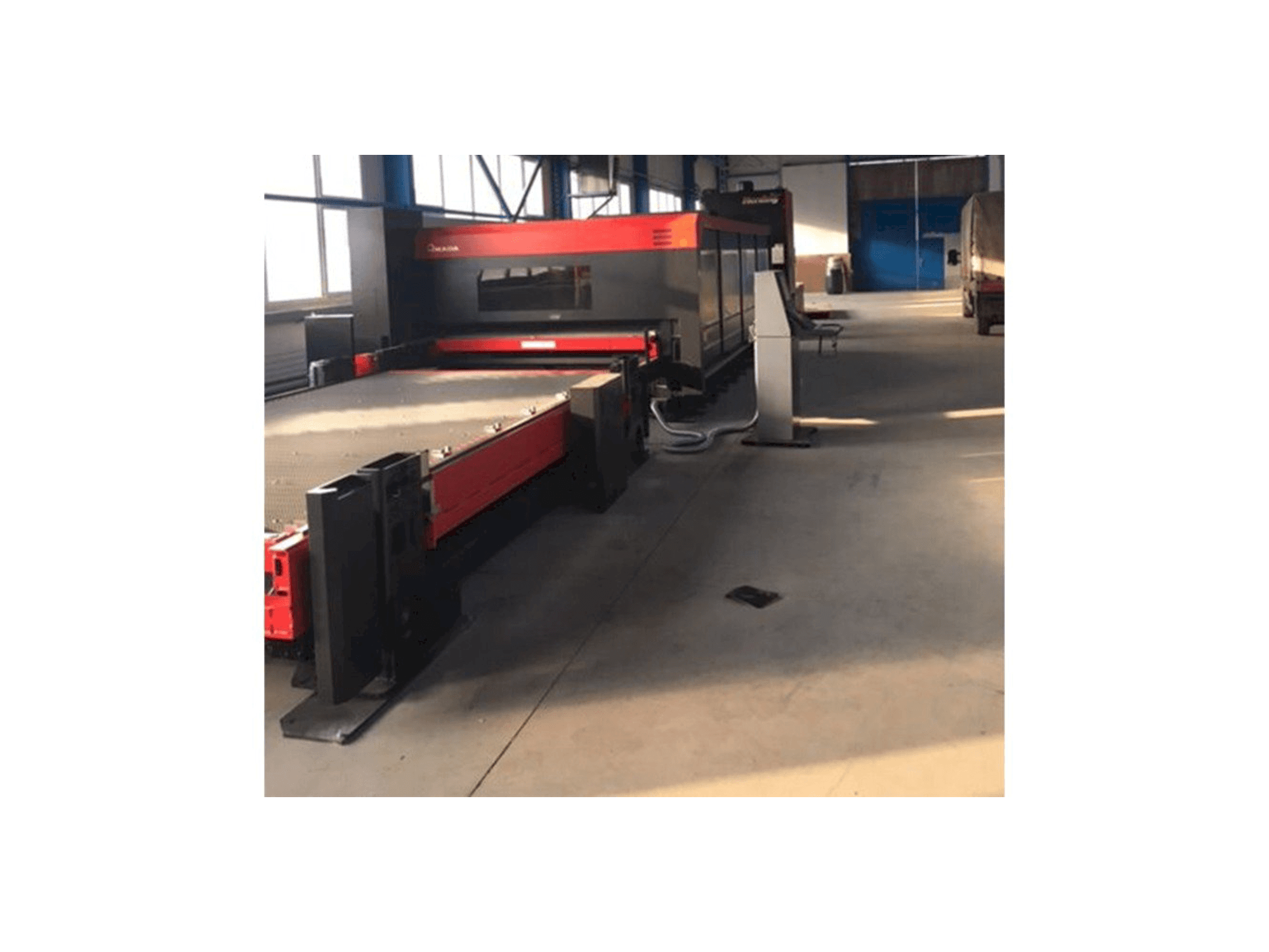 Prikaz stroja AMADA FO-4222 M2 NT sprijeda