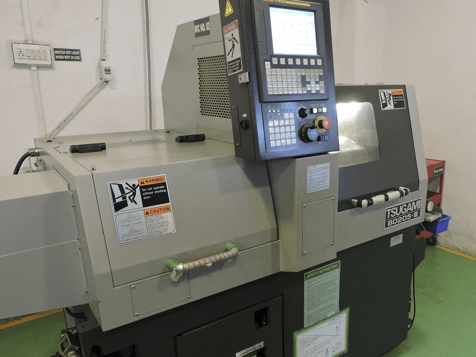 Prikaz stroja TSUGAMI B0205-III slijeva