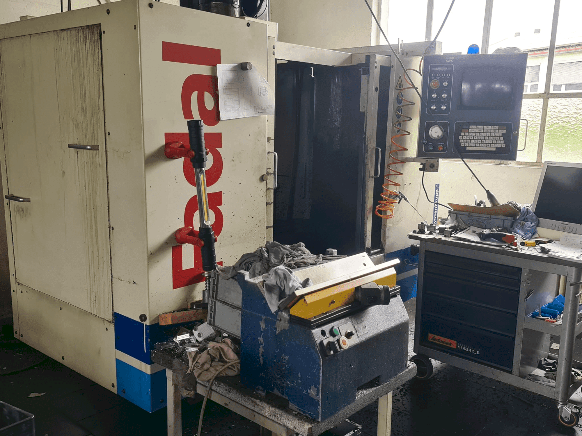 Prikaz stroja FADAL 910 sprijeda