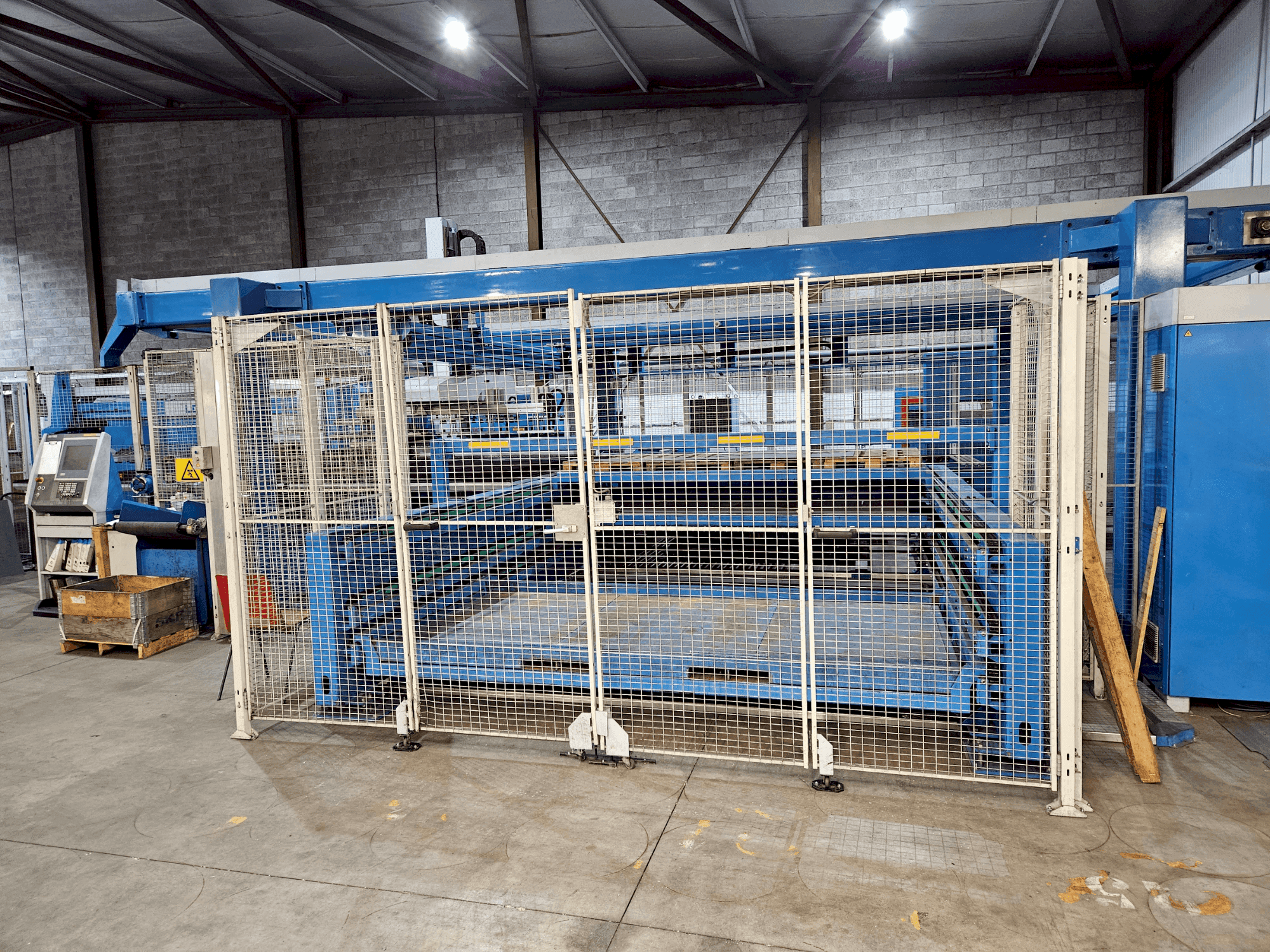 Prikaz stroja Finn-Power LSR6/LC6 sprijeda