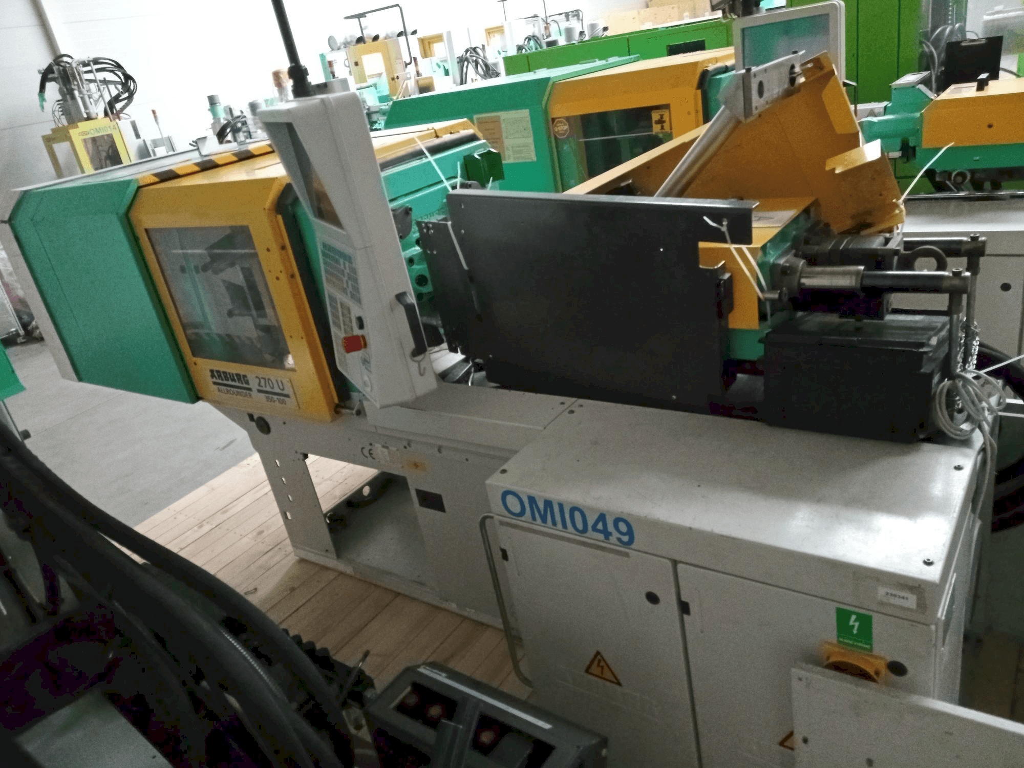 Prikaz stroja Arburg Allrounder 270U 350-100U sprijeda