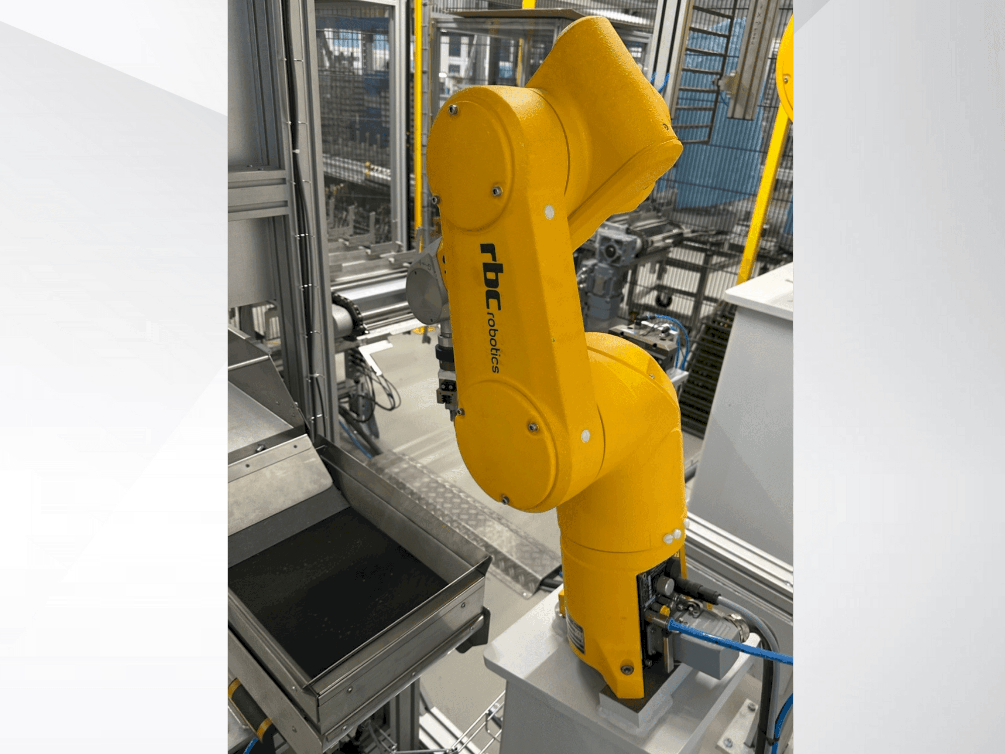 Prikaz stroja STAUBLI TX60 sprijeda