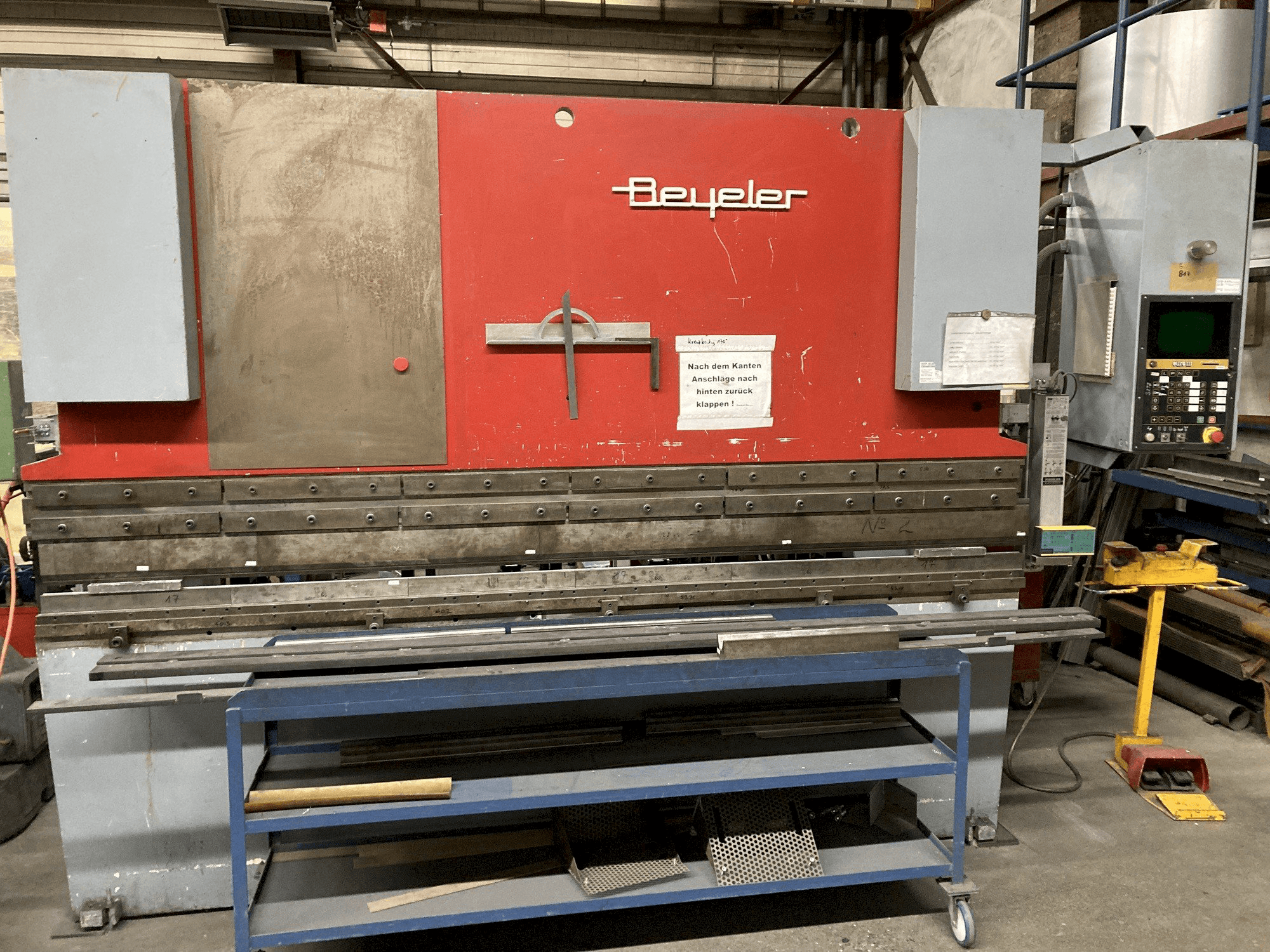 Prikaz stroja BEYELER M3 sprijeda