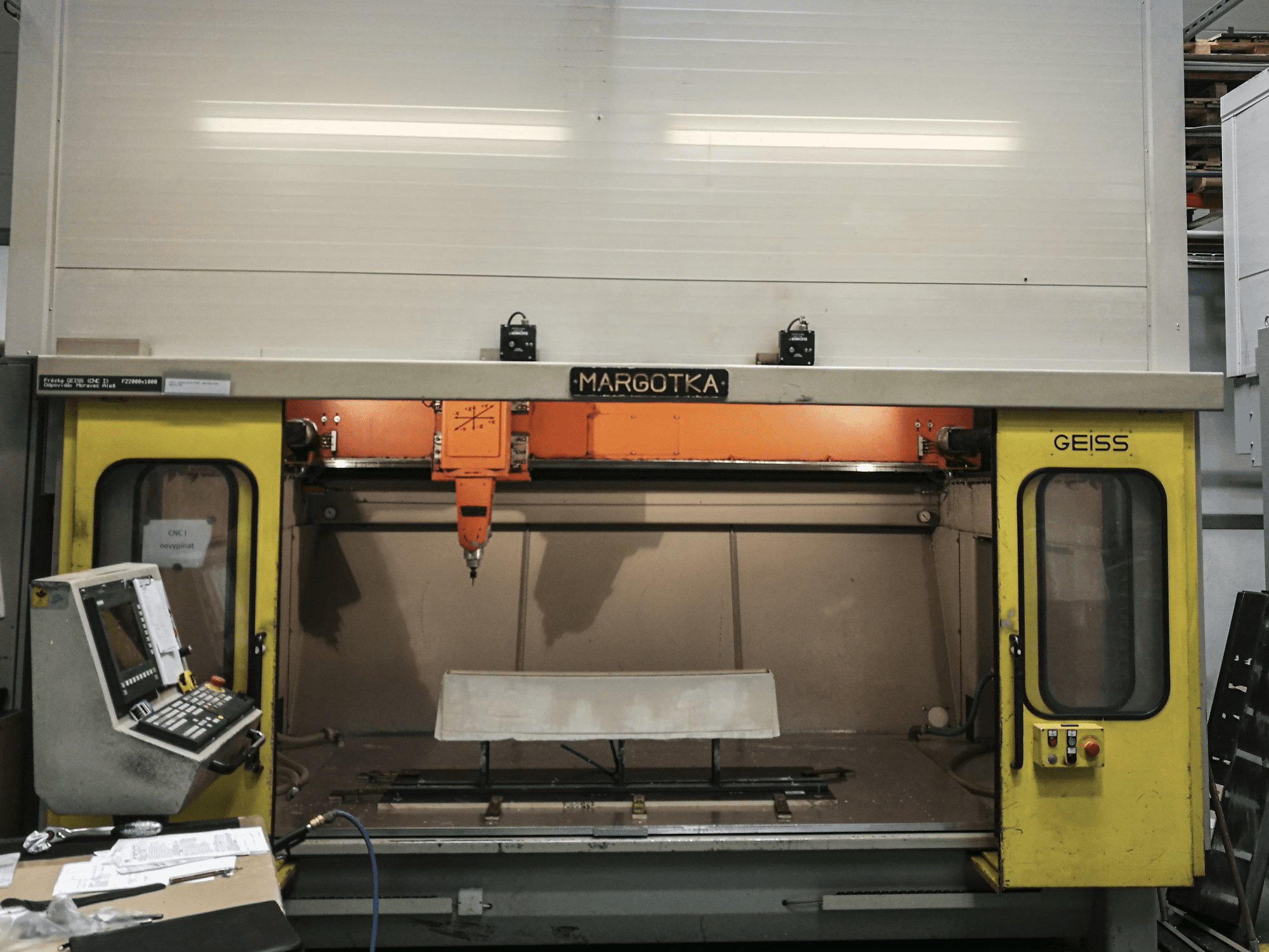 Prikaz stroja GEISS FZ 2000x1000 sprijeda