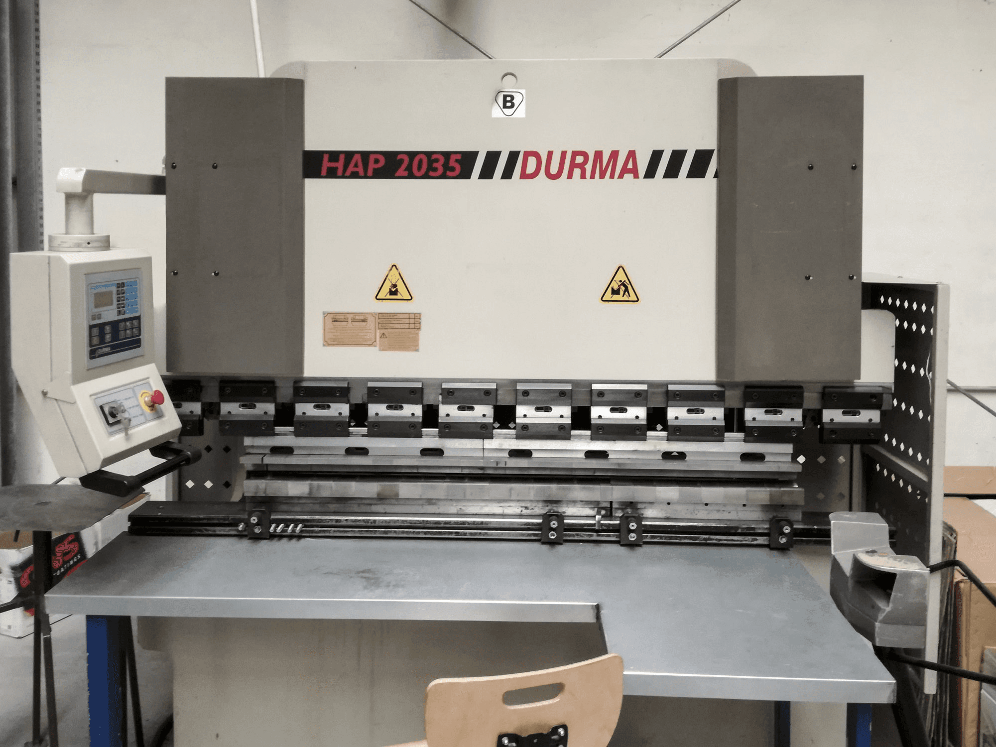 Prikaz stroja Durma HAP 2035 sprijeda