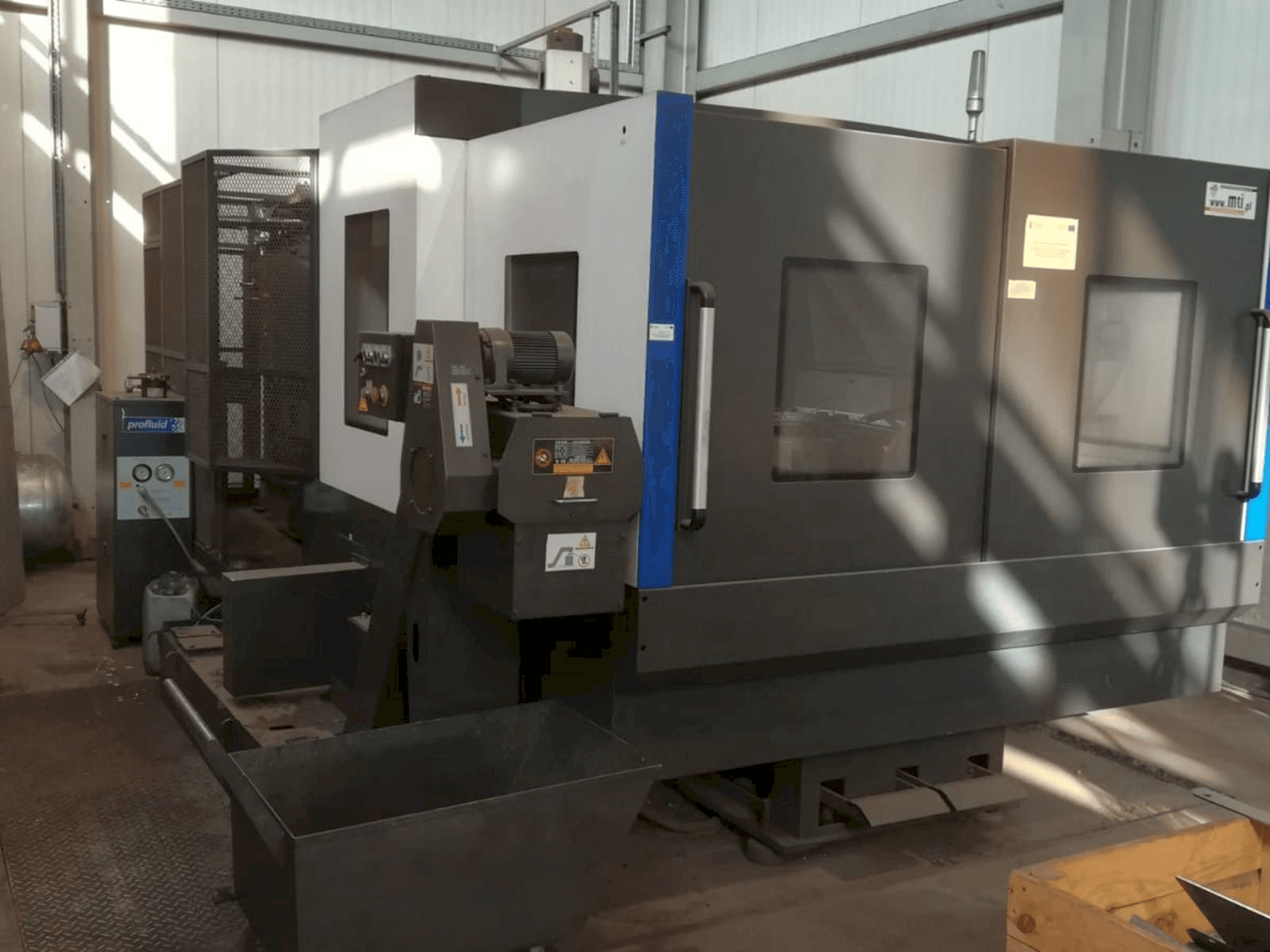 Prikaz stroja Hyundai Wia KH63G sprijeda