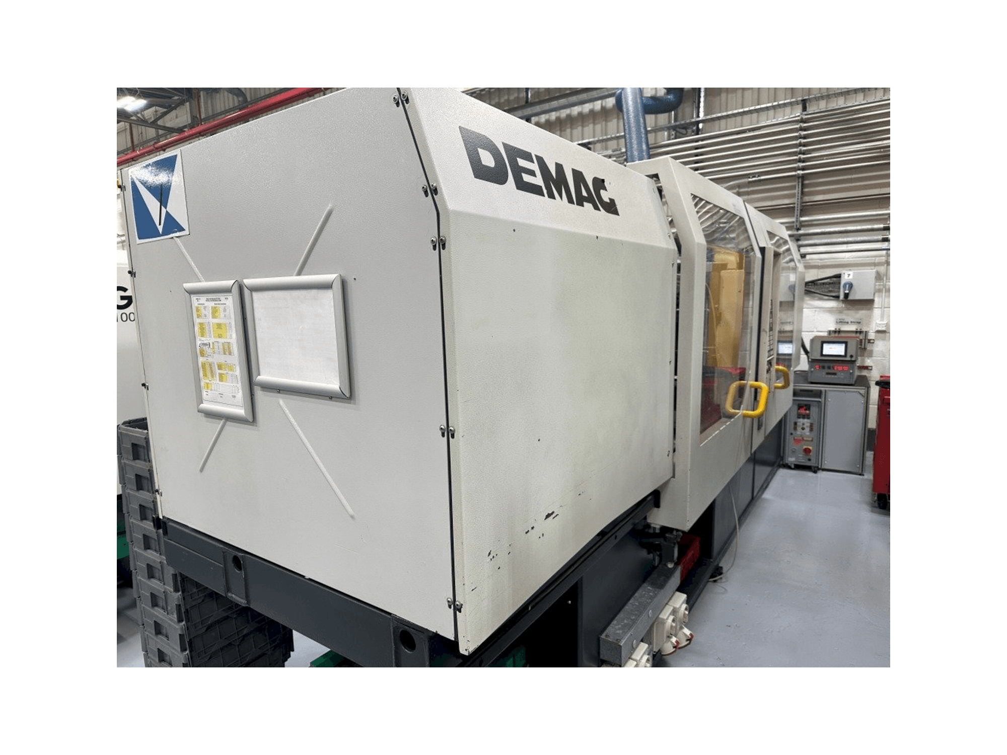Prikaz lijeve strane stroja DEMAG Ergotech System 1100-200