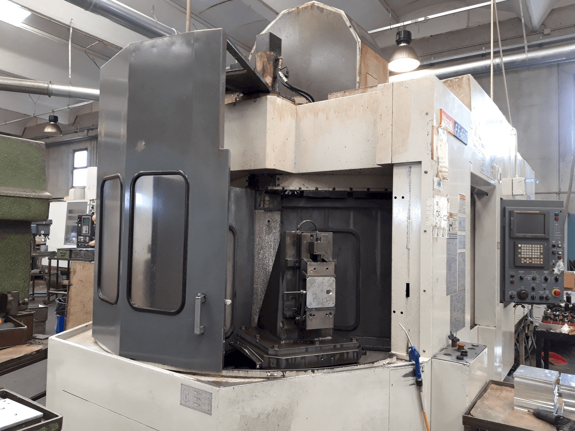 Prikaz stroja Mazak FF-660 sprijeda