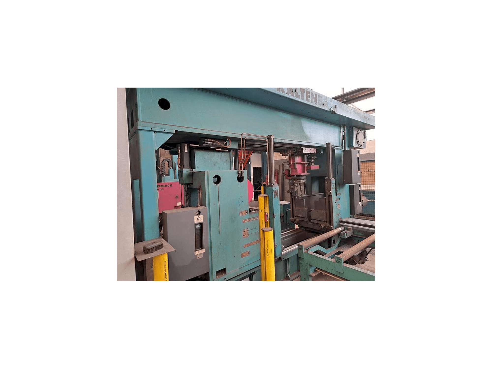 Prikaz lijeve strane stroja KALTENBACH KDX5 1015