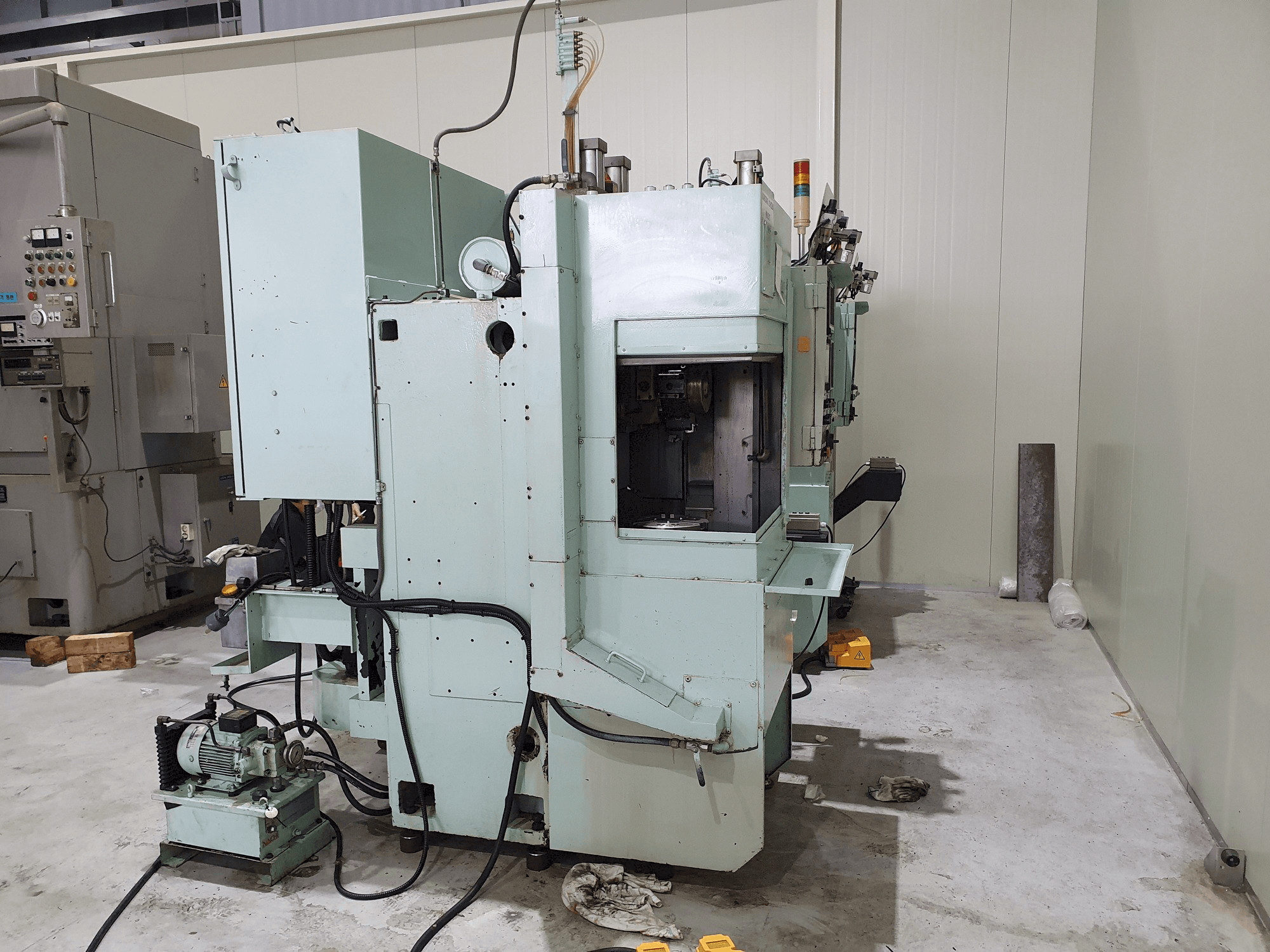 Prikaz stroja KANZAKI MV5T sprijeda