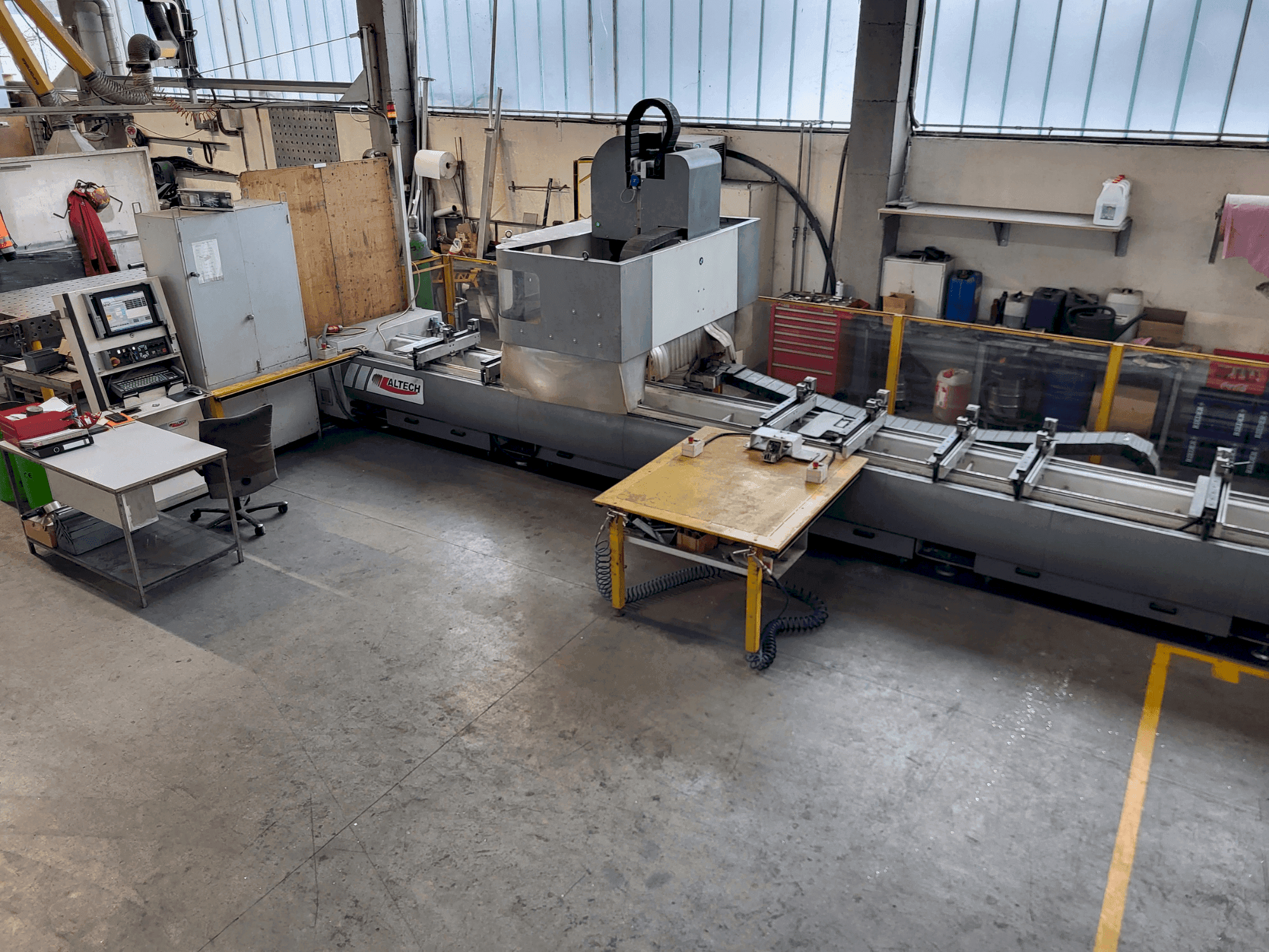 Prikaz stroja ALTECH Tango sprijeda