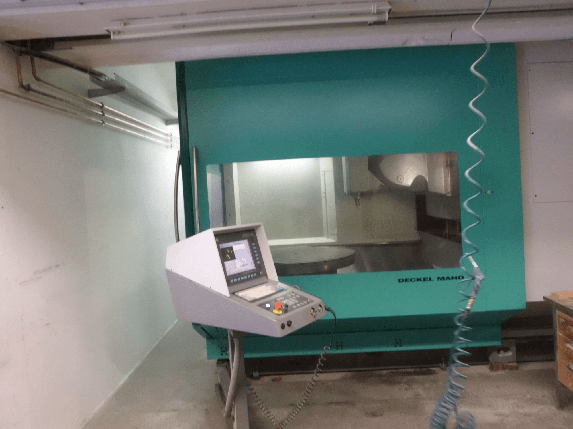 Prikaz stroja DECKEL MAHO DMU 125 P sprijeda