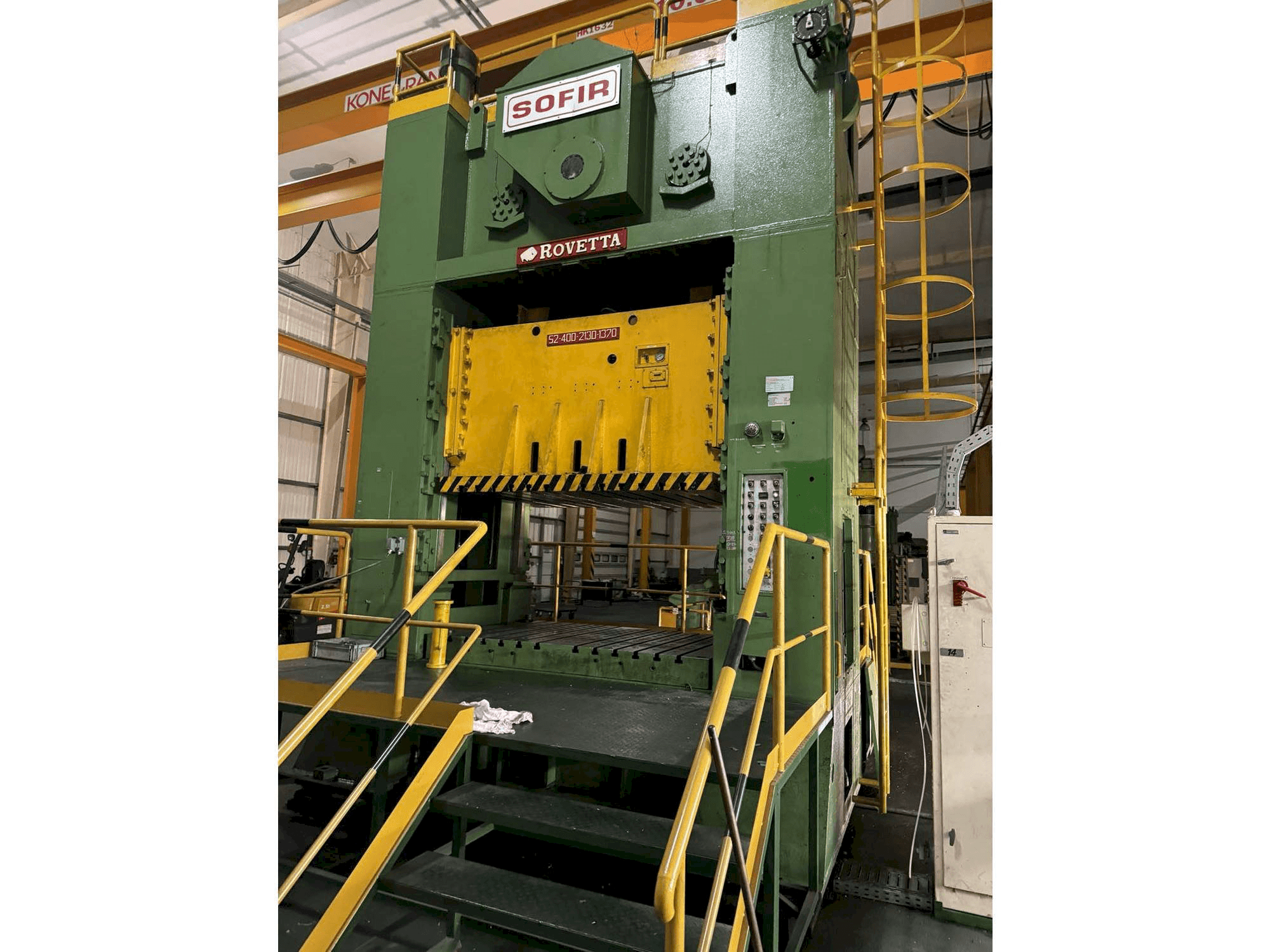 Prikaz stroja ROVETTA 400t sprijeda