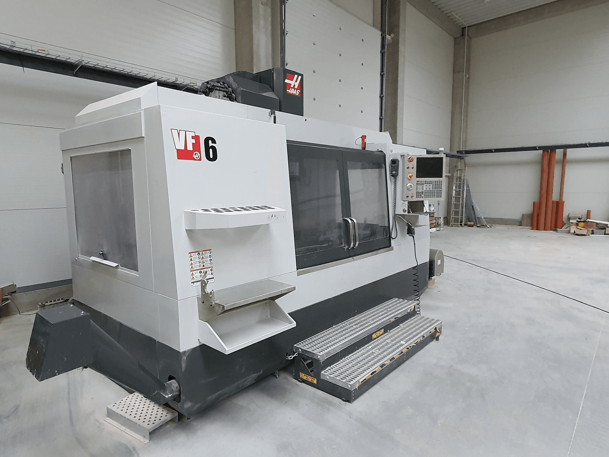 Prikaz stroja HAAS VF-6/40 sprijeda