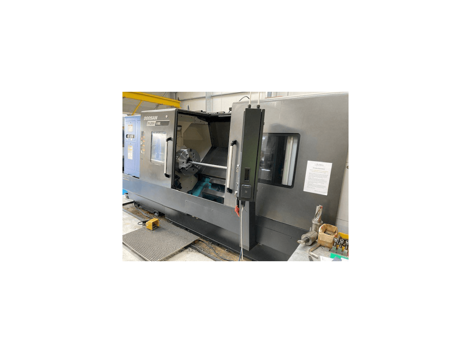 Prikaz stroja Doosan Puma 5100LB sprijeda