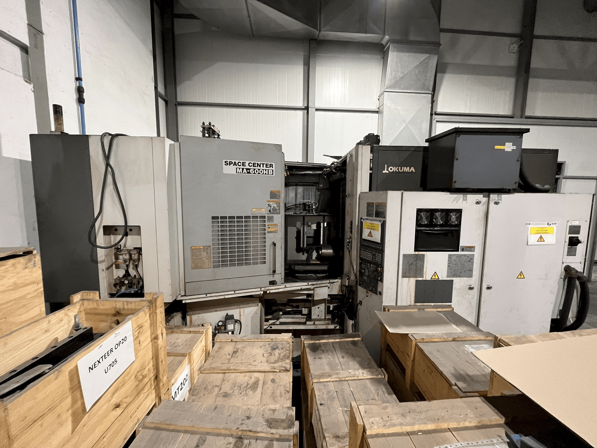 Prikaz stroja Okuma MA-600HB sprijeda