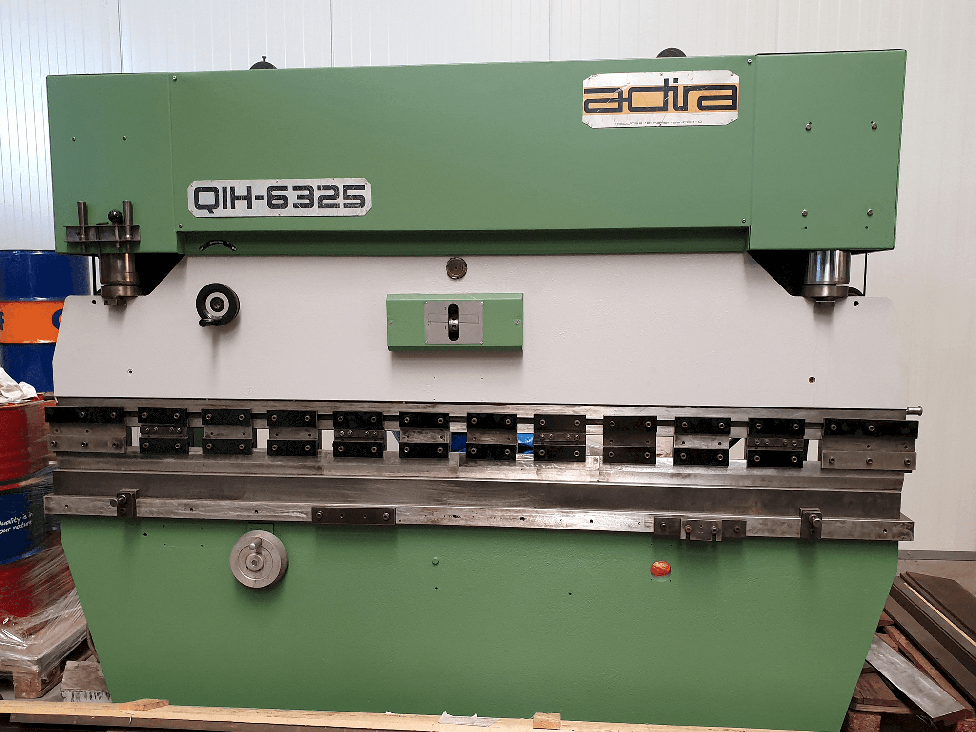 Prikaz stroja ADIRA QIH 6325 sprijeda