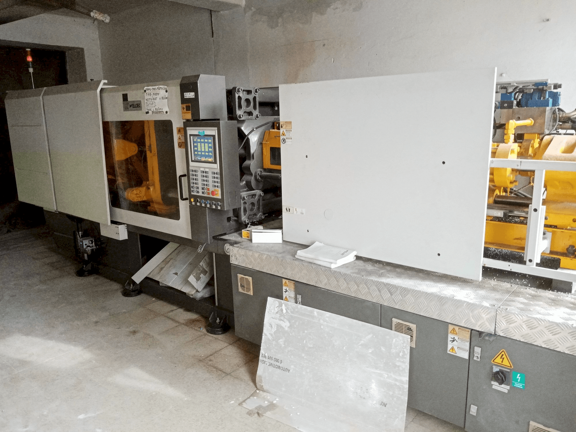 Prikaz stroja Welltec 320F2 sprijeda
