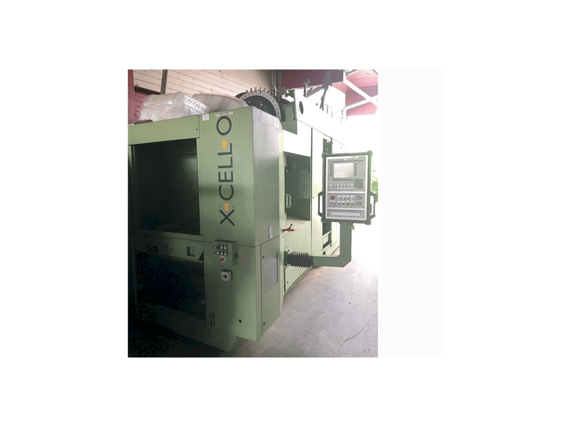 Prikaz stroja Ex-cell-o XHC 241 M/3 sprijeda